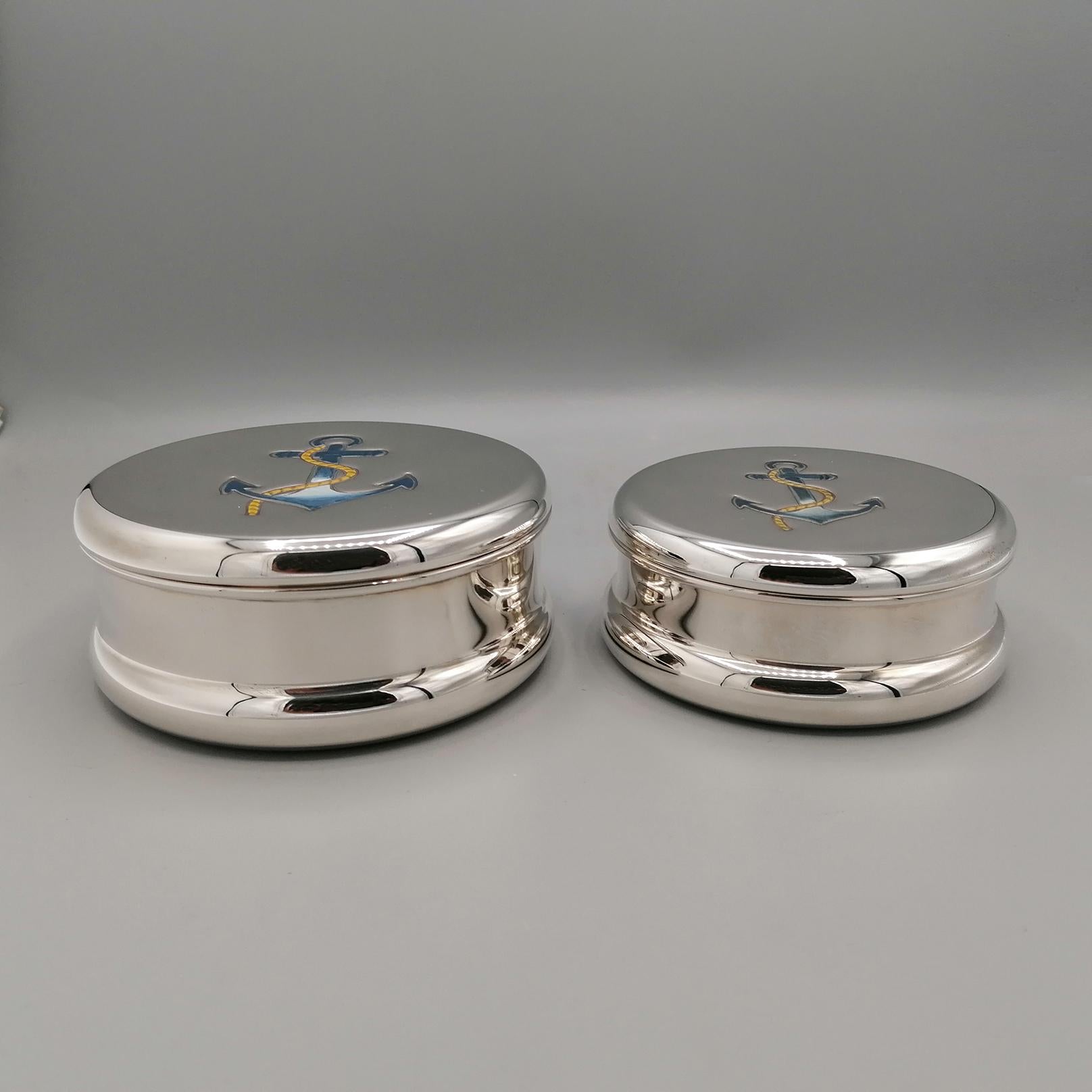 Pareja de cajas italianas de plata de ley de dos tamaños diferentes con ancla esmaltada Otro en venta