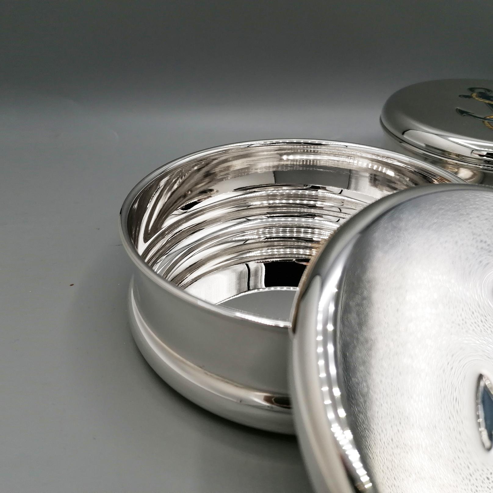 Pareja de cajas italianas de plata de ley de dos tamaños diferentes con ancla esmaltada en venta 1