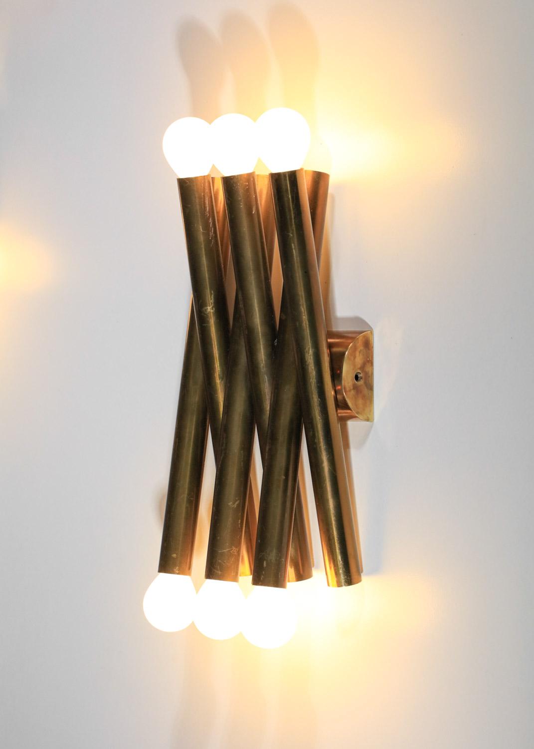 Pair of Italian Stilnovo sconces in brass tube from the 60s - F242 For Sale 1