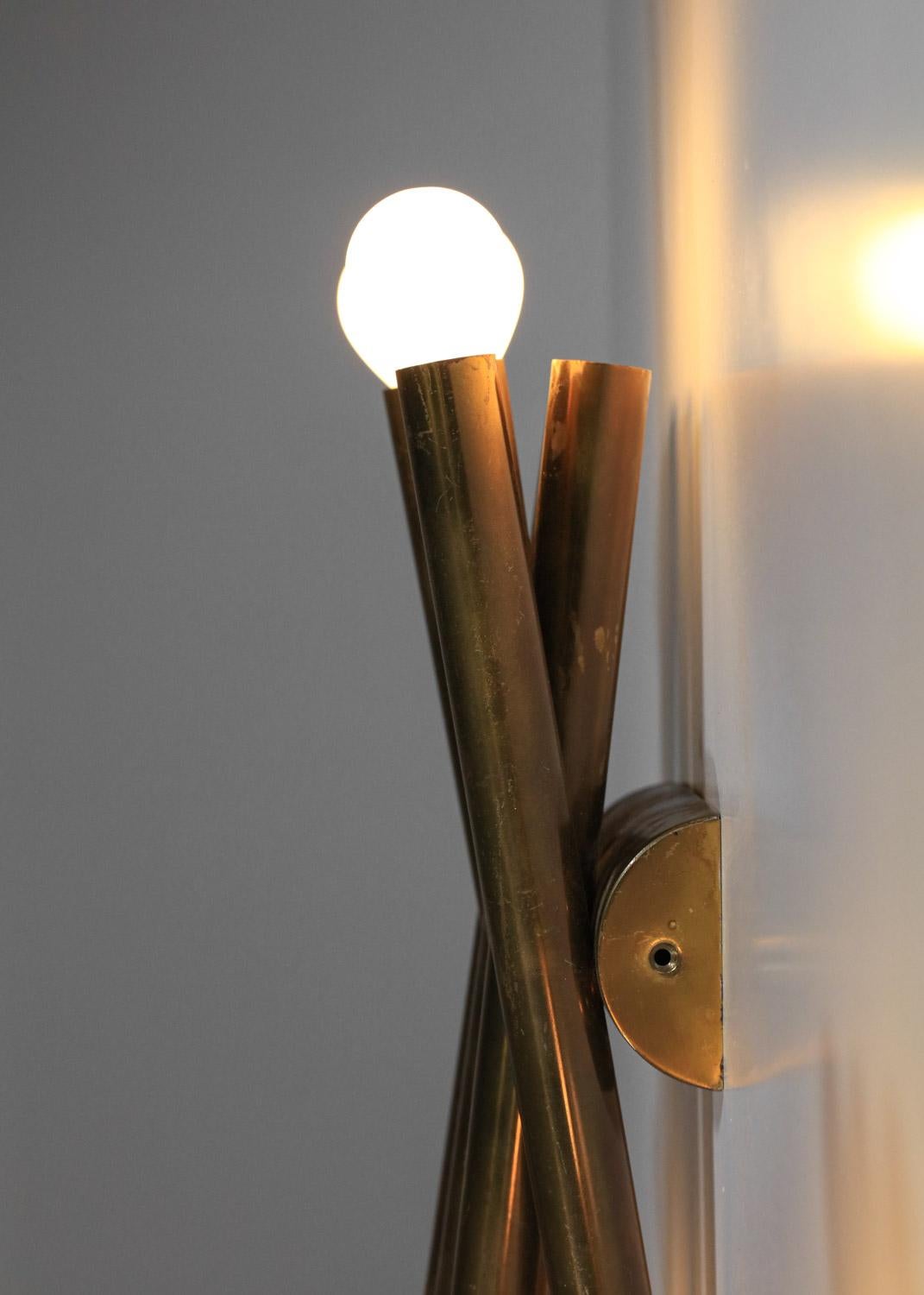 Pair of Italian Stilnovo sconces in brass tube from the 60s - F242 For Sale 3
