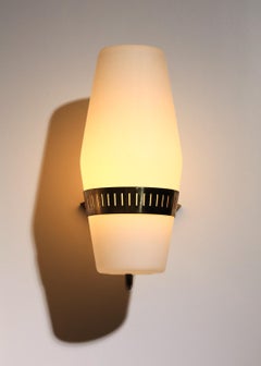 Pair of Italian Stilnovo wall lights, model 2078, brass and opaline 1960s