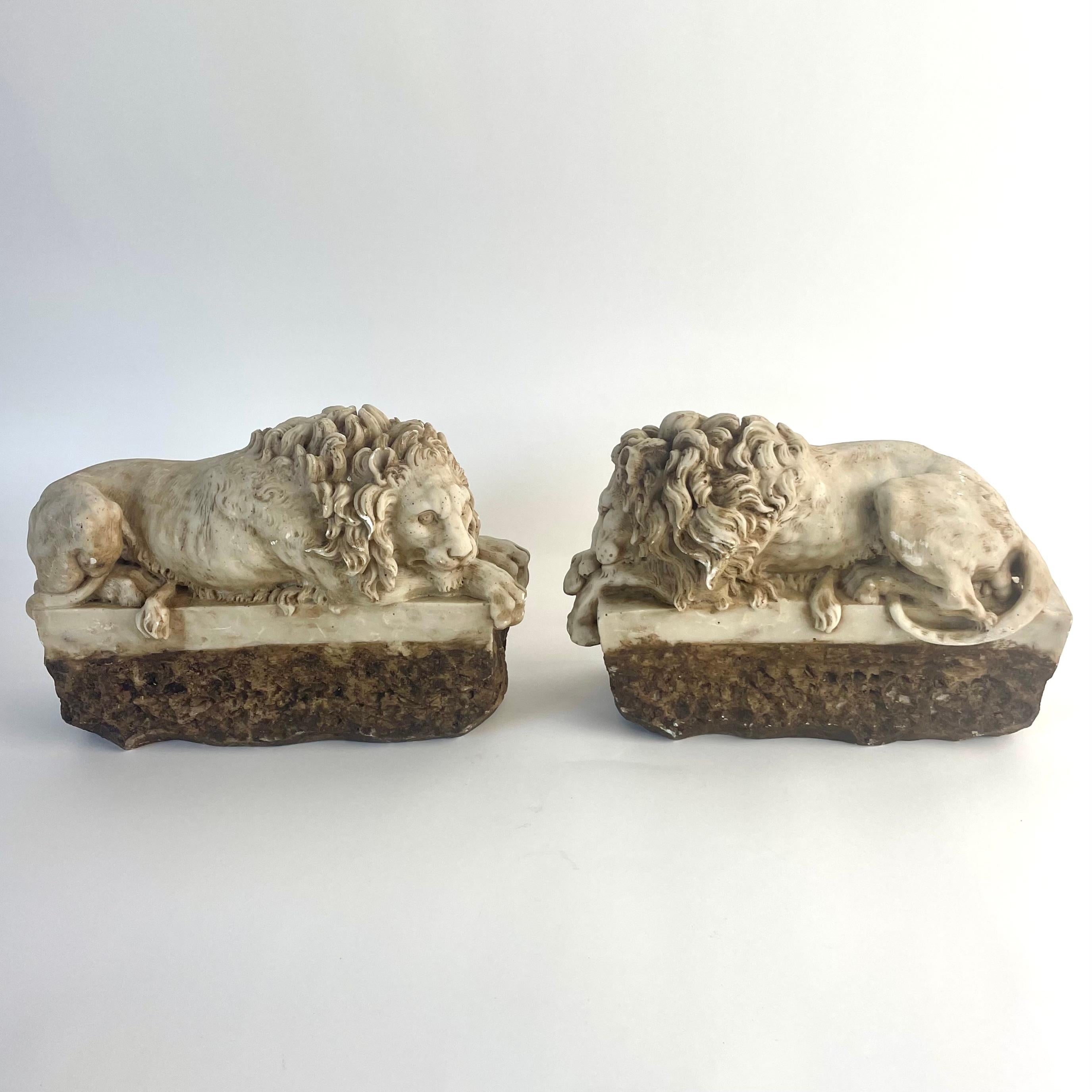 Pareja de leones italianos de gres según Antonio Canova, Siglo XIX Italiano en venta