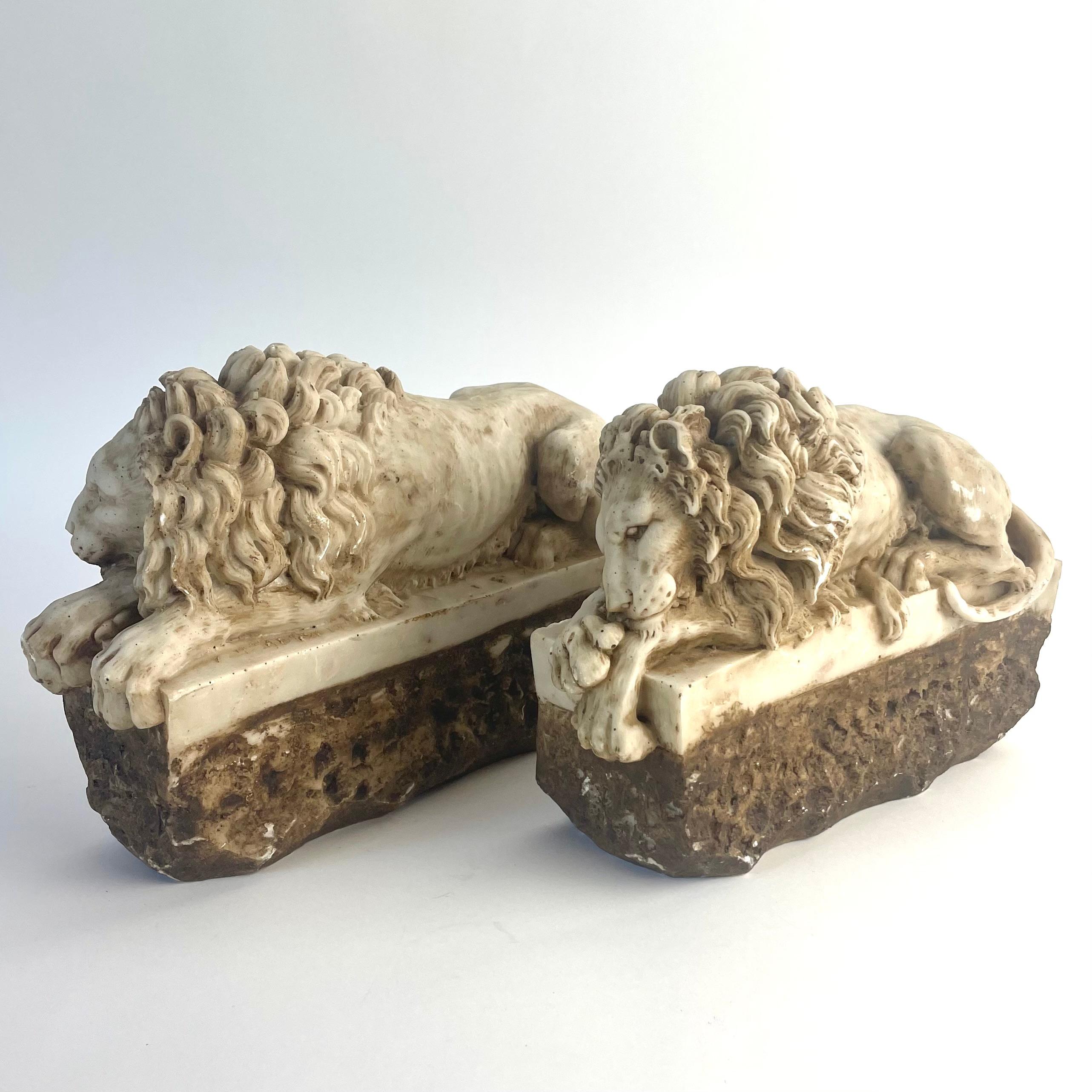 Pareja de leones italianos de gres según Antonio Canova, Siglo XIX Mediados del siglo XIX en venta