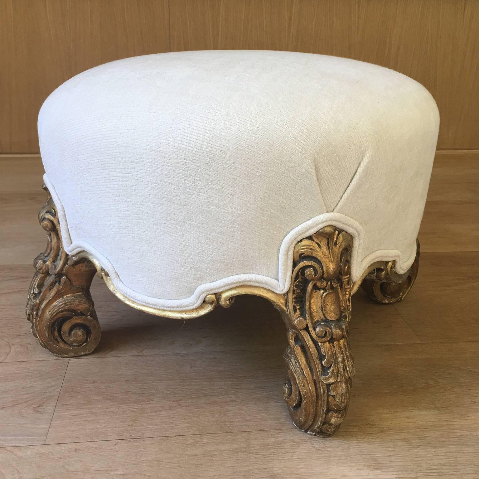 Pair of Italian Stool in Carved Wood, circa 1900 For Sale 1