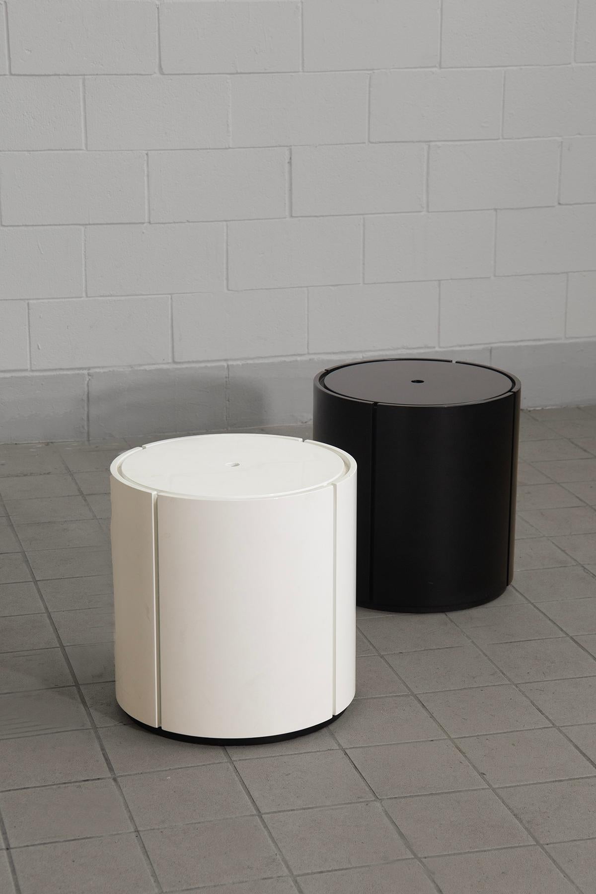 Modern Pair of Italian storage bedside tables black and white For Sale