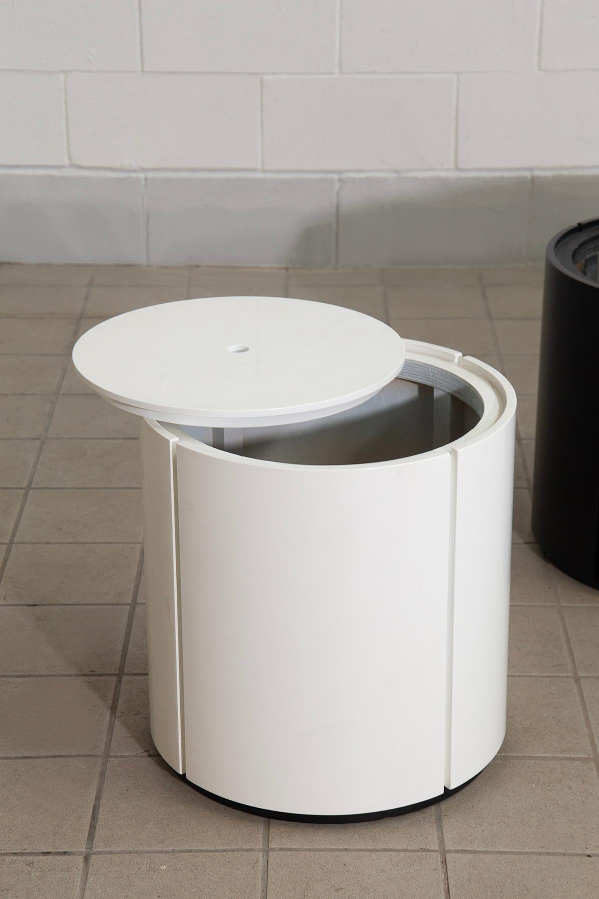 Late 20th Century Pair of Italian storage bedside tables black and white For Sale