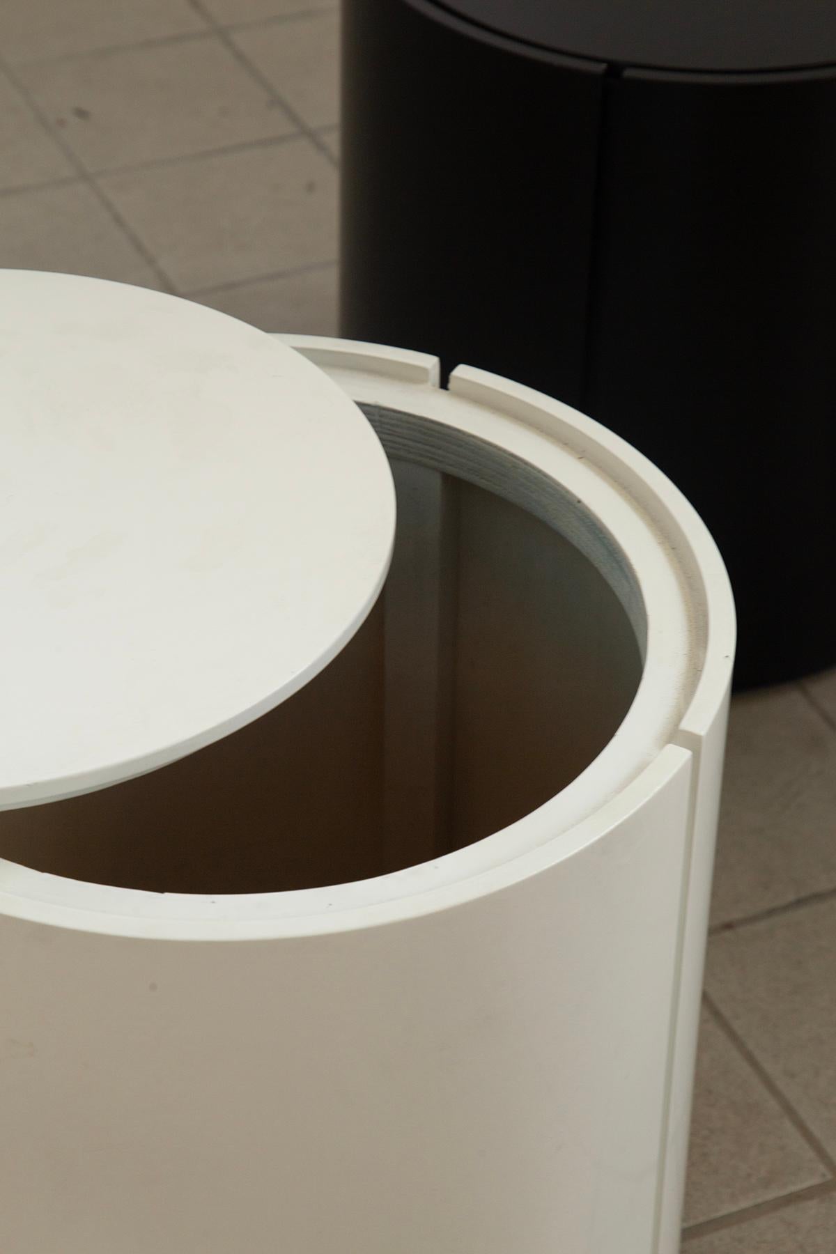 Pair of Italian storage bedside tables black and white For Sale 3