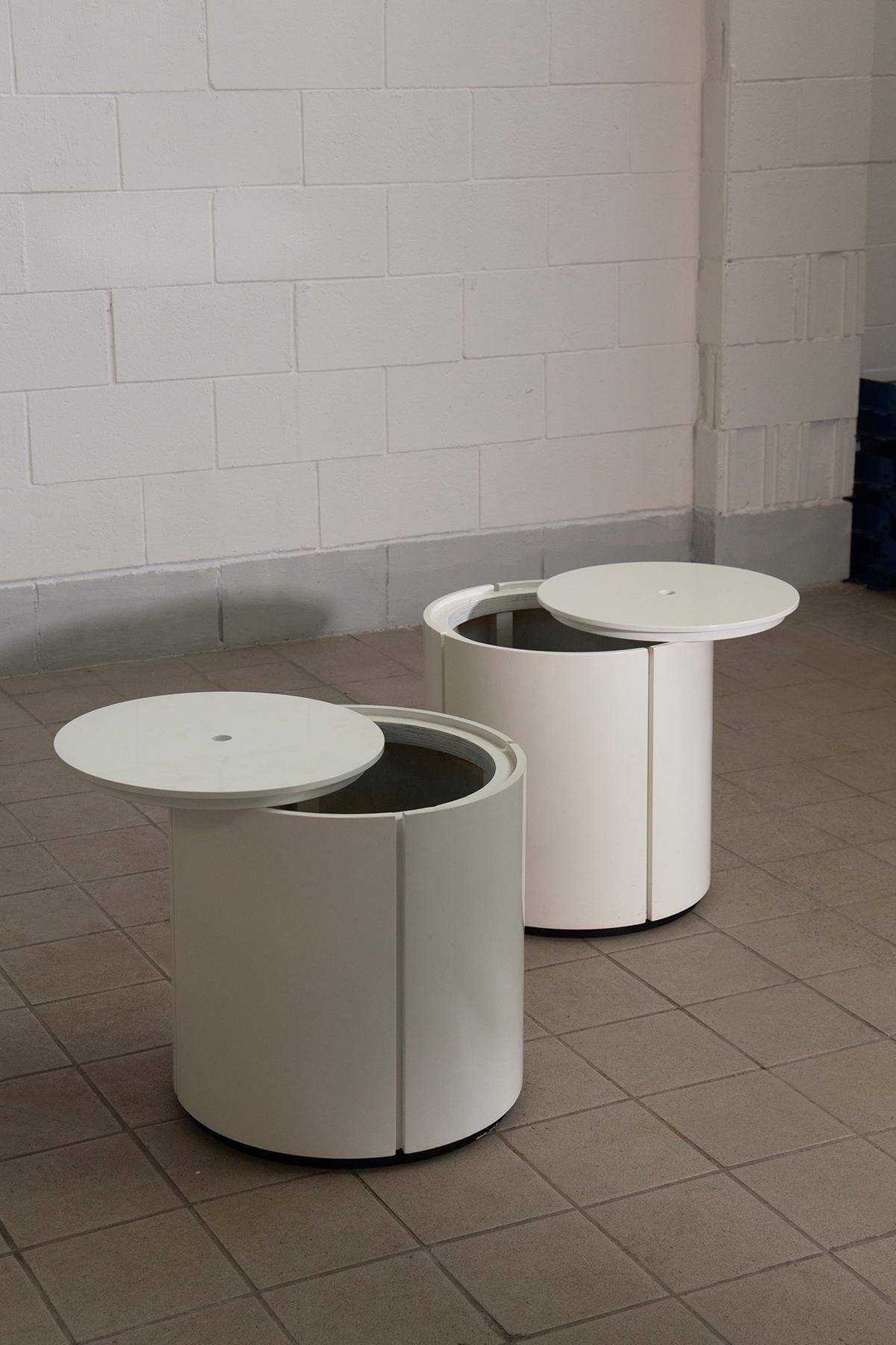 Pair of Italian storage bedside tables In Good Condition For Sale In Milano, IT