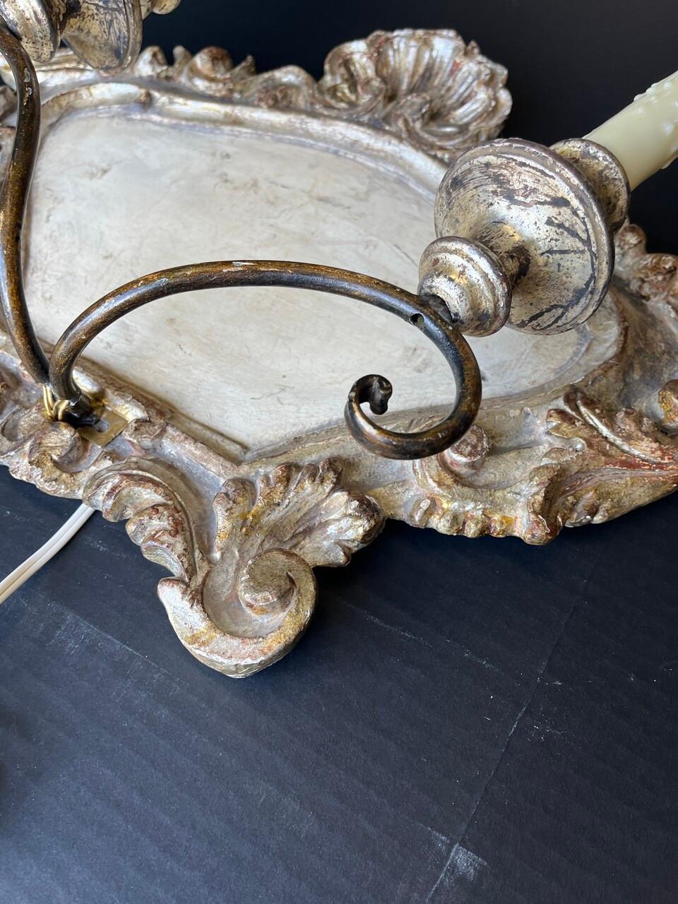 Bois Paire d'appliques murales à 2 lumières de style italien en vente