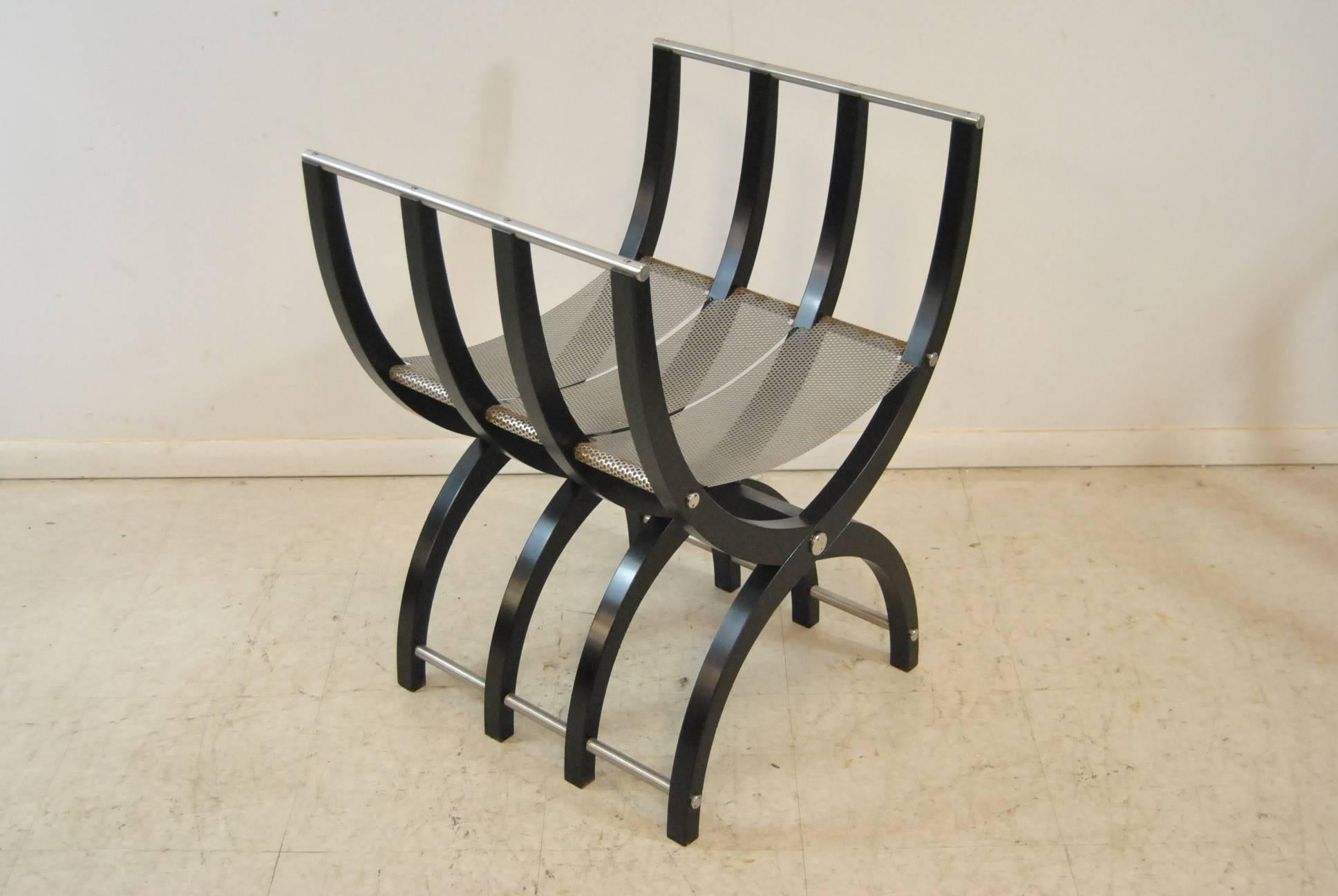 Laque Paire de chaises Savonarola en laque noire de style italien en vente