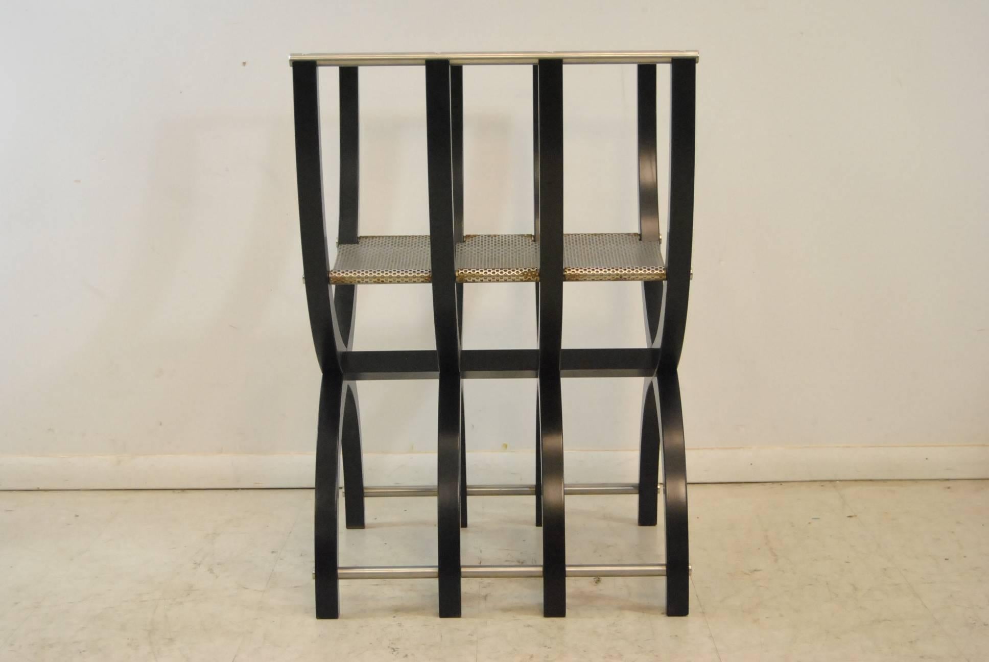 Paire de chaises Savonarola en laque noire de style italien en vente 1