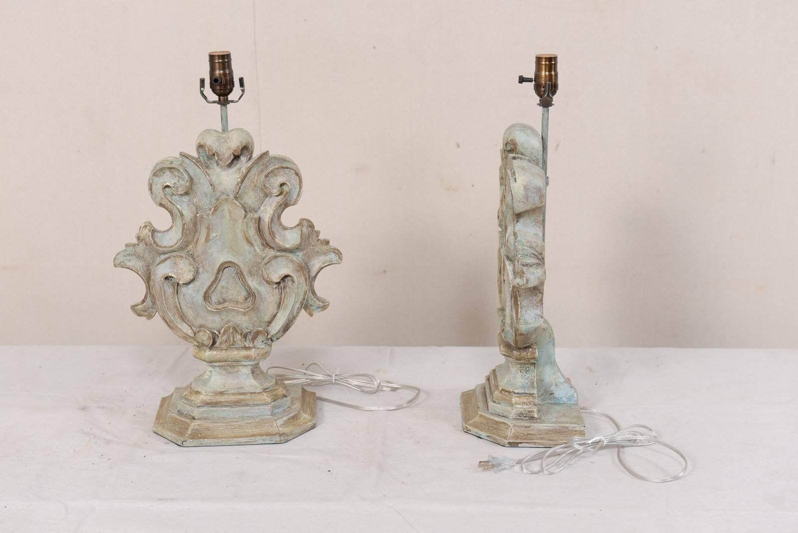 Pair of Italian Style Carved and Painted Wood Acanthus Leaf Motif Table Lamps 5