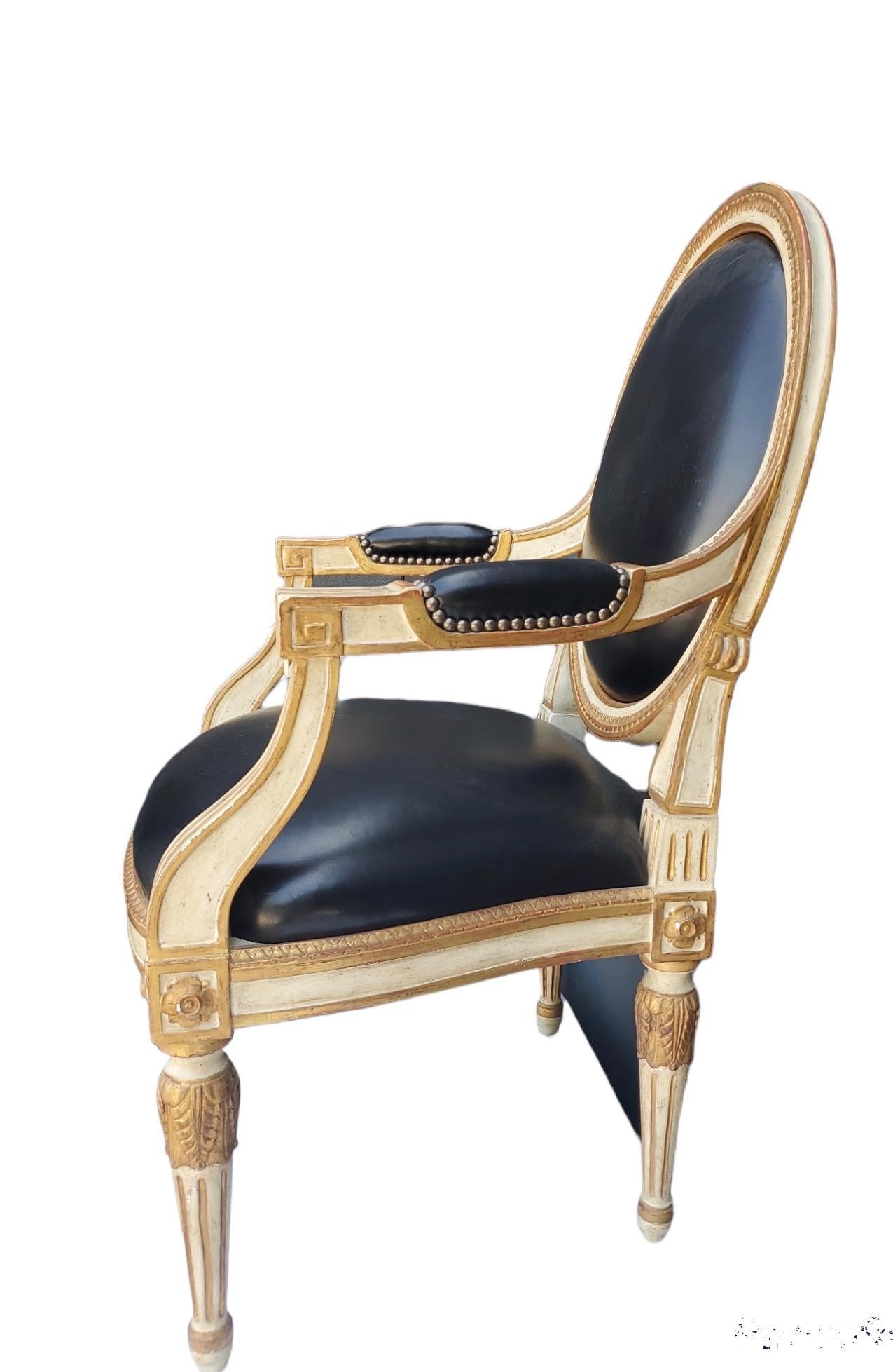 Ein Paar Denis-Leen-Sessel im italienischen Stil (amerikanisch) im Angebot