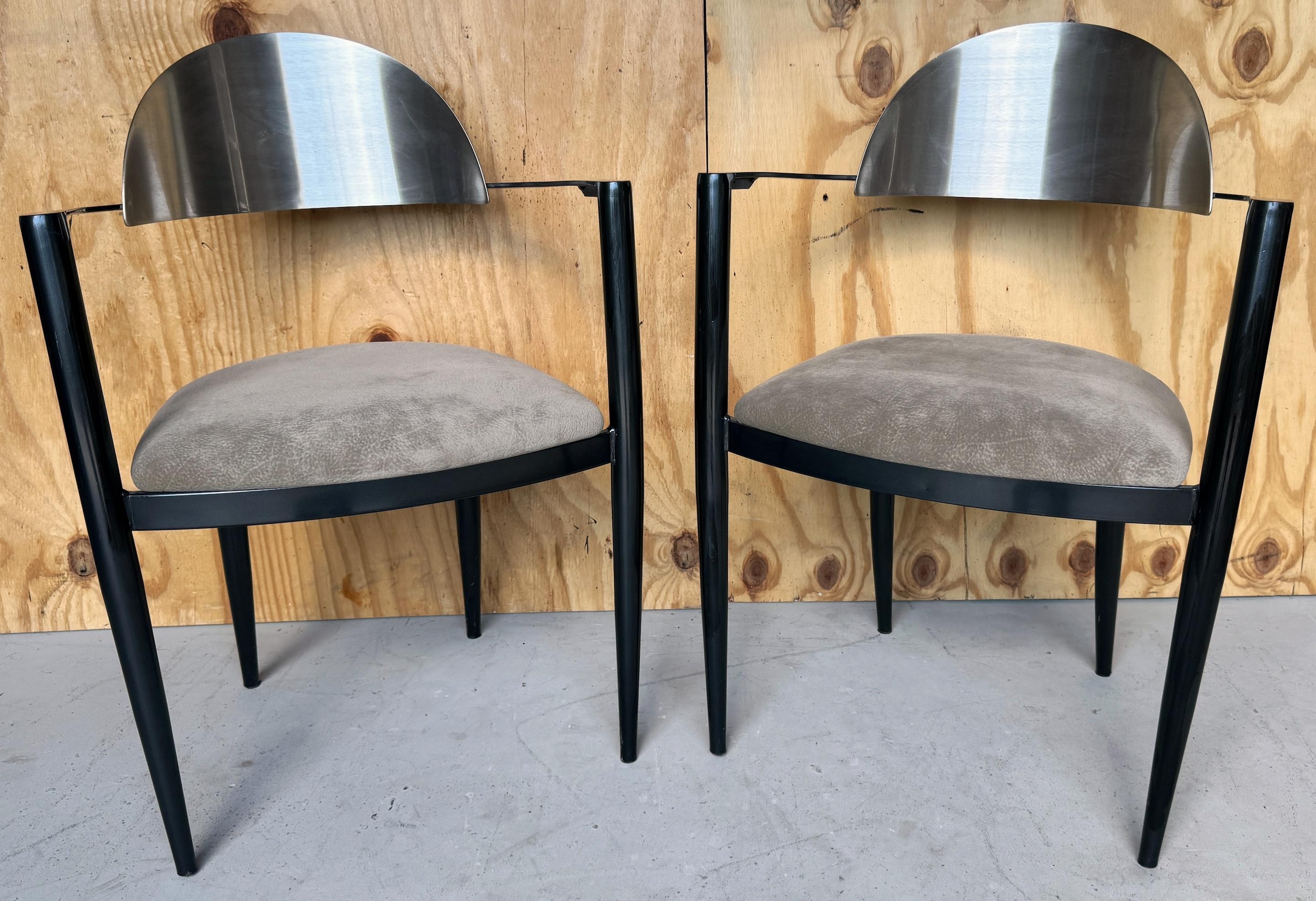 Postmoderne Paire de lampes de style italien The Modernity polies et émaillées noir  Fauteuils en vente