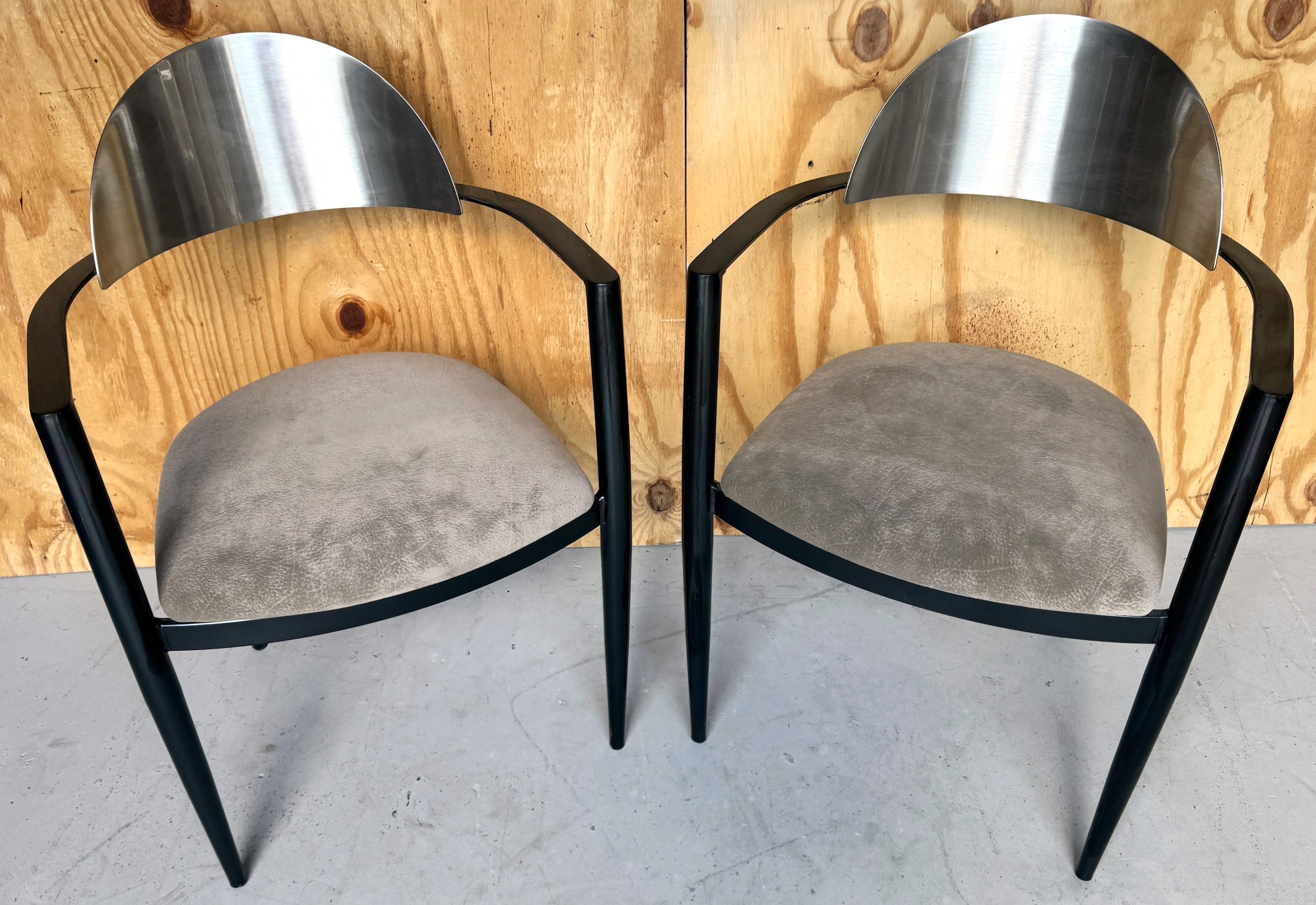 Noirci Paire de lampes de style italien The Modernity polies et émaillées noir  Fauteuils en vente