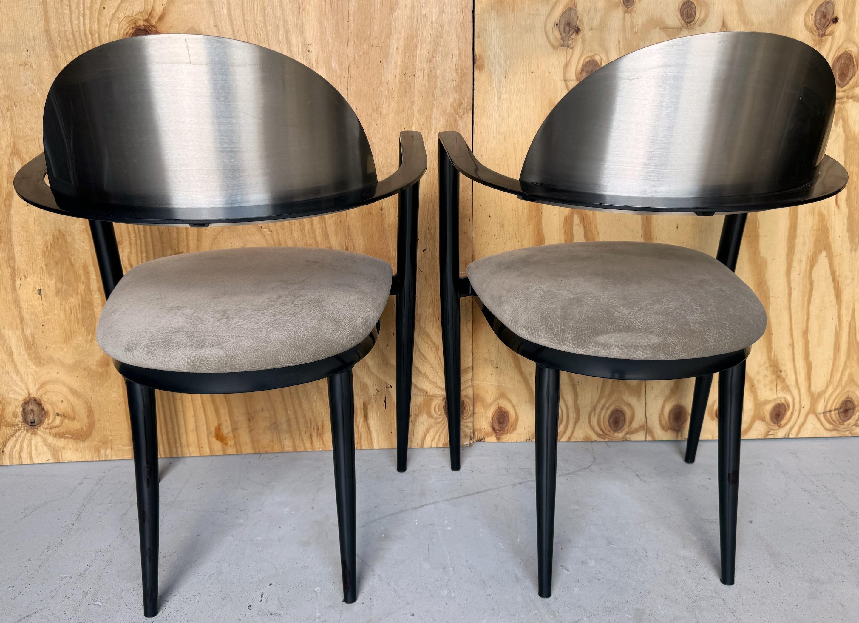 Acier Paire de lampes de style italien The Modernity polies et émaillées noir  Fauteuils en vente