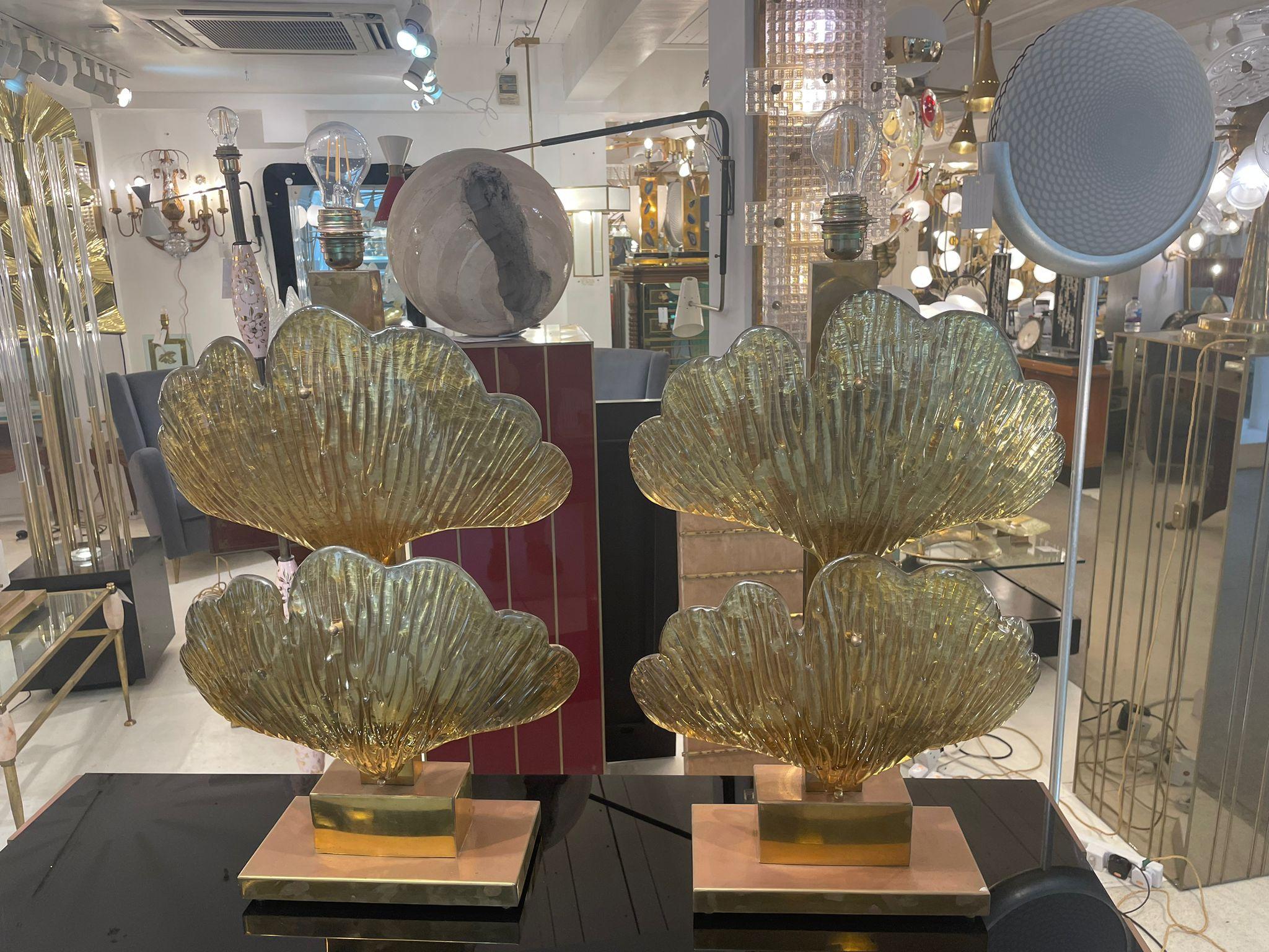 Mid-Century Modern Pair of Italian Table Ginkgo Lamps in Murano Glass on Brass, 1980 For Sale