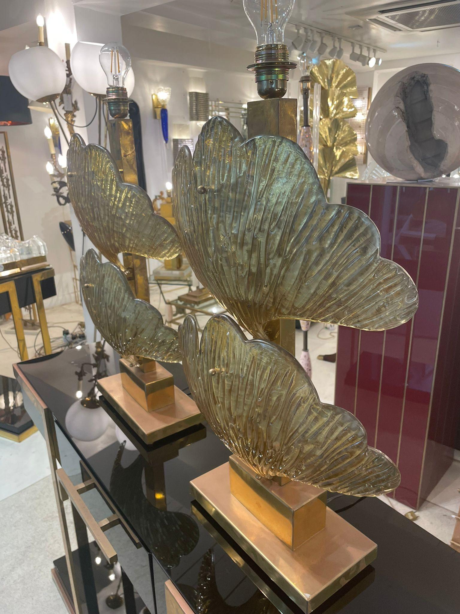 Late 20th Century Pair of Italian Table Ginkgo Lamps in Murano Glass on Brass, 1980 For Sale