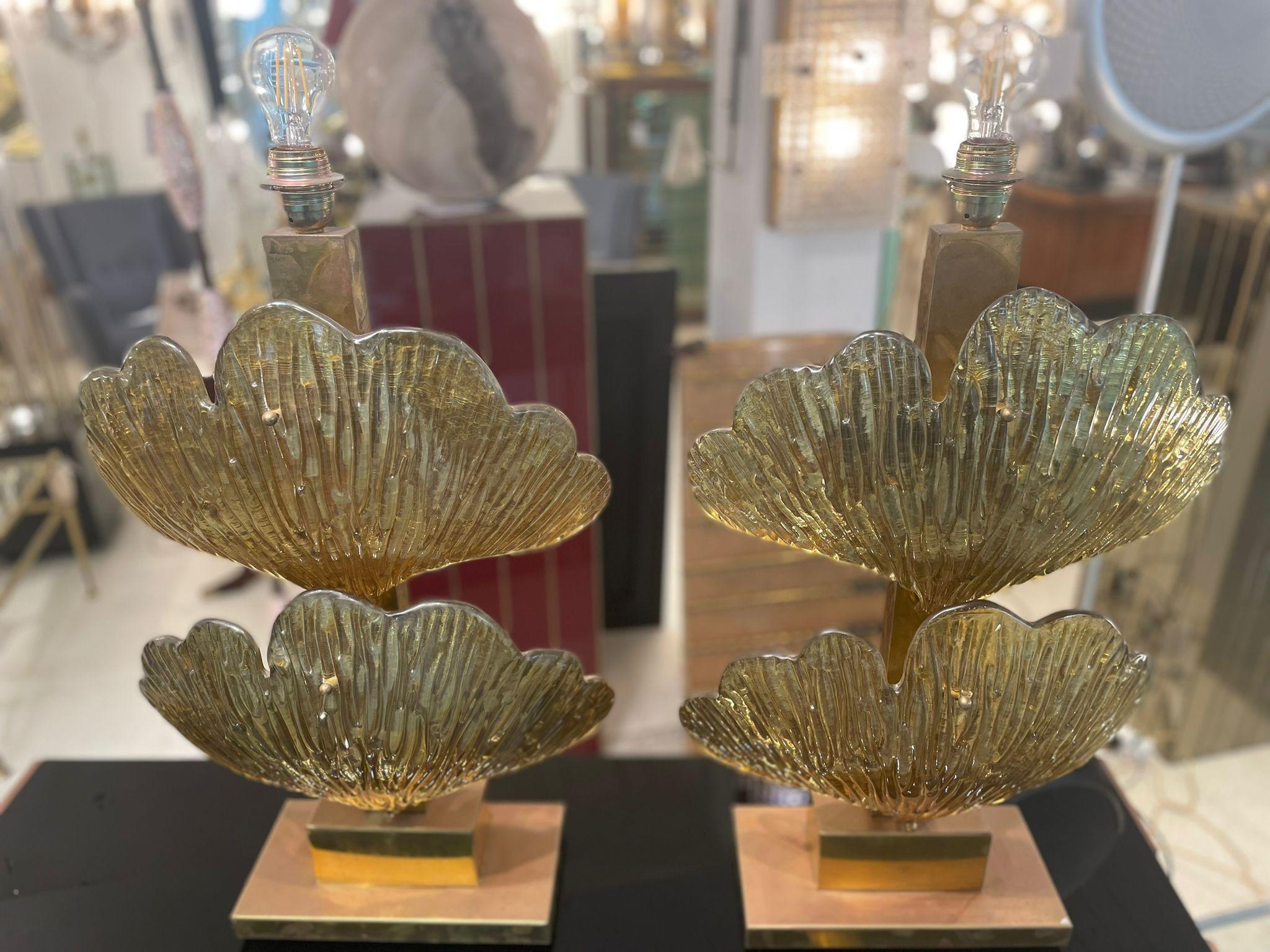 Pair of Italian Table Ginkgo Lamps in Murano Glass on Brass, 1980 For Sale 3