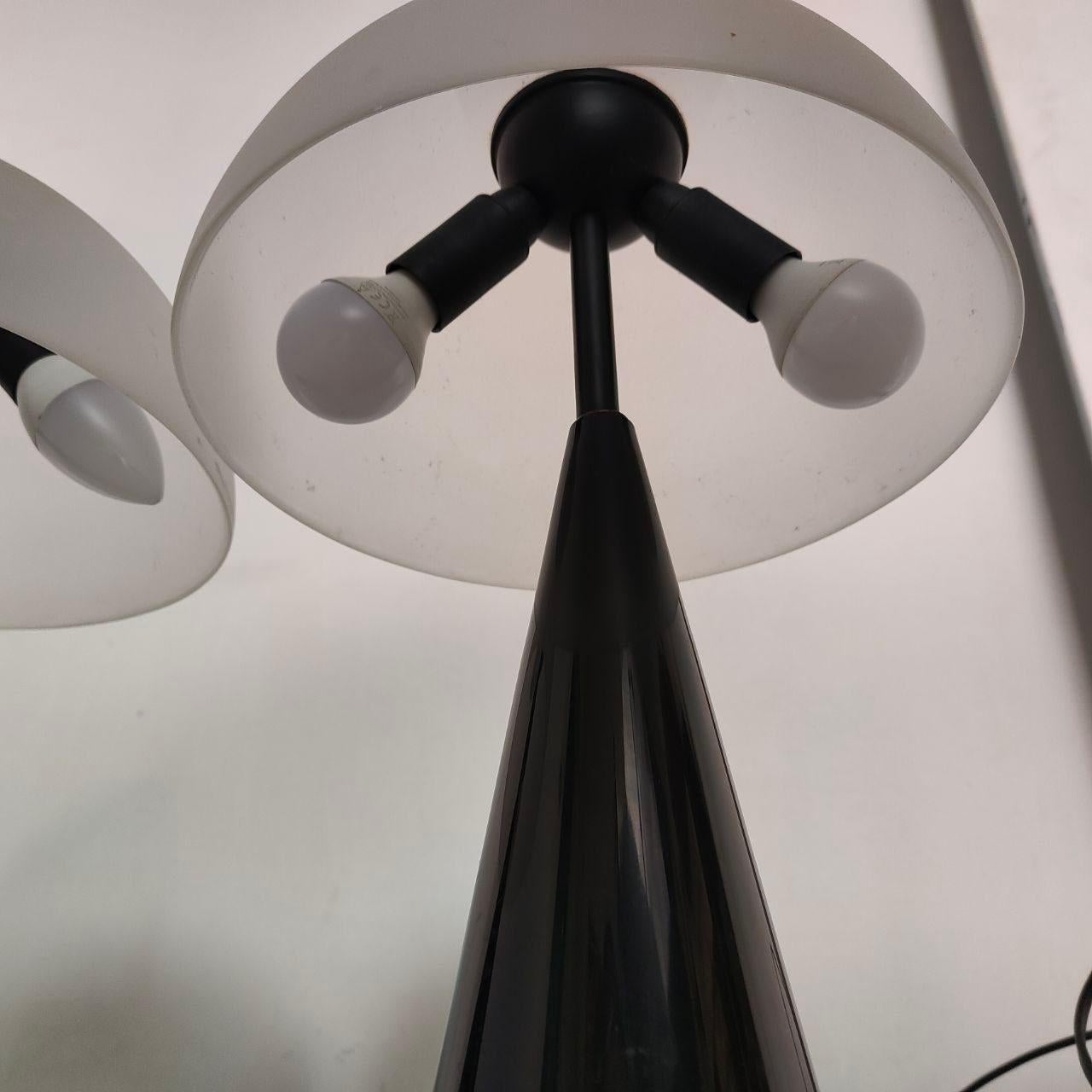 Fin du 20e siècle Paire de lampes de table italiennes en verre et noir par Vistosi, années 1980 en vente