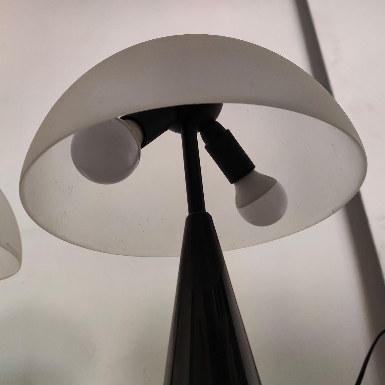 Paire de lampes de table italiennes en verre et noir par Vistosi, années 1980 en vente 1