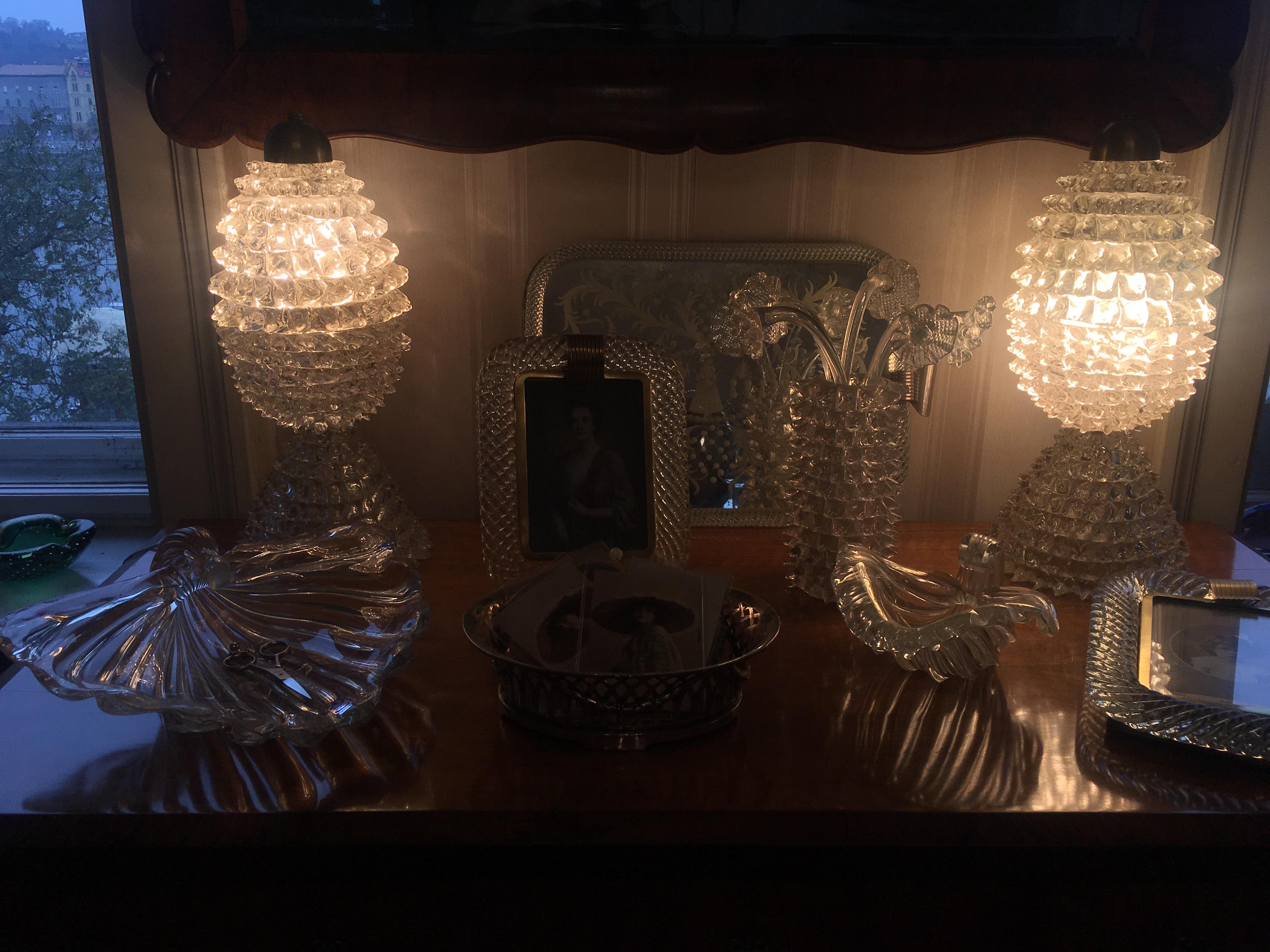 Each table lamp is made up of three cups in Murano glass 
