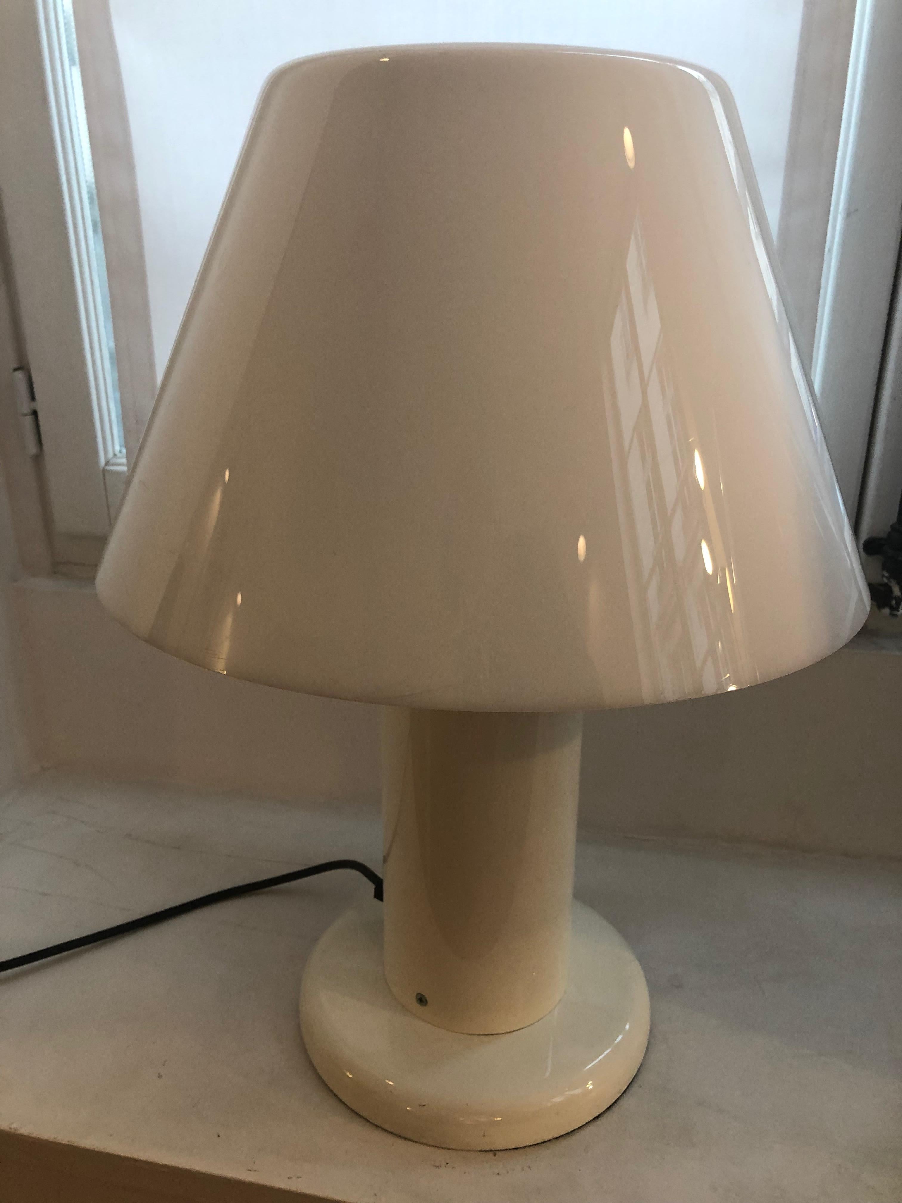 Pair of Italian Table Lamps by I. Guzzini, circa 1960 In Good Condition In Paris, FR