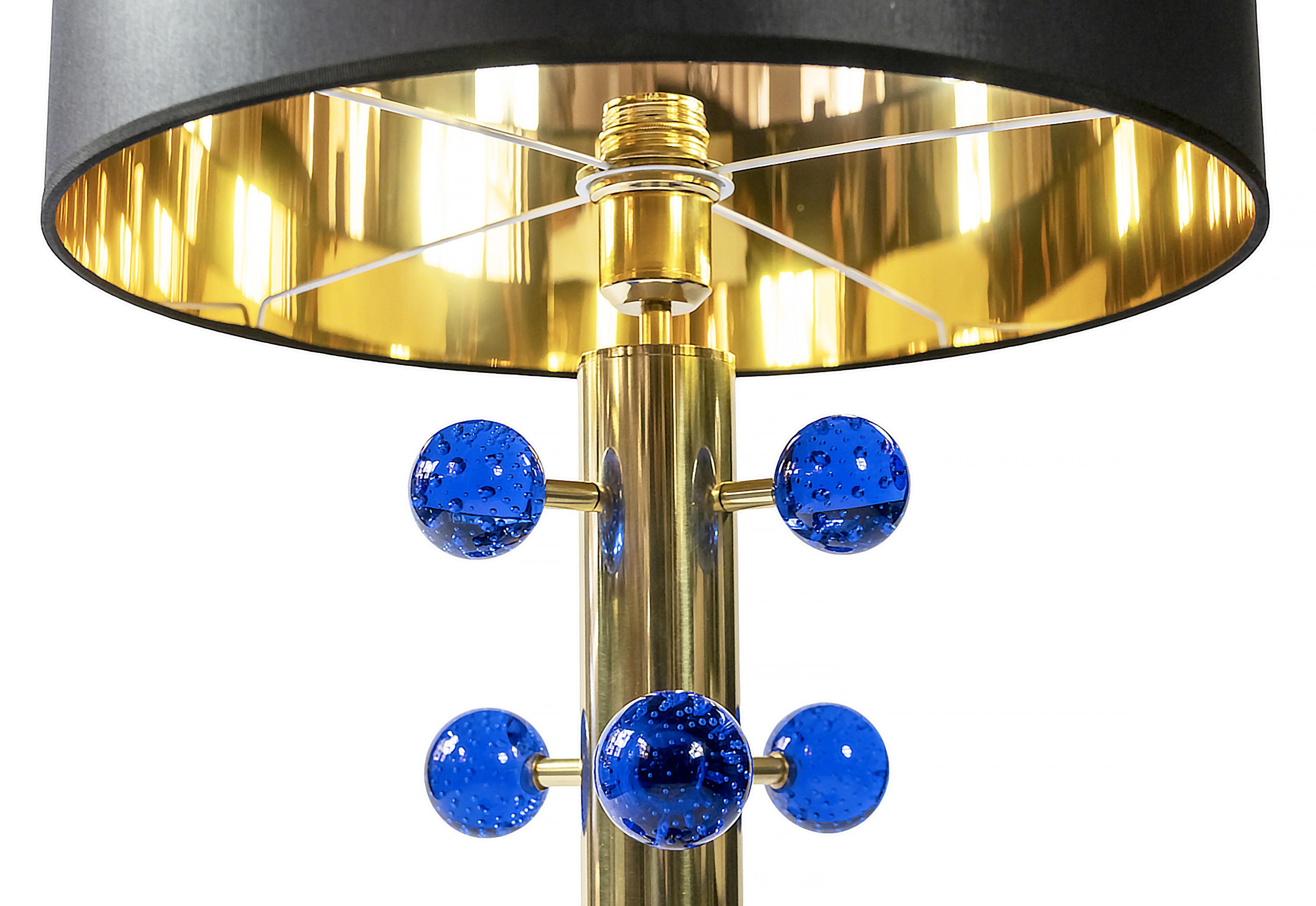 Pair of Italian Table Lamps in Brass and Blue Murano Glass In Good Condition For Sale In Vilnius, LT