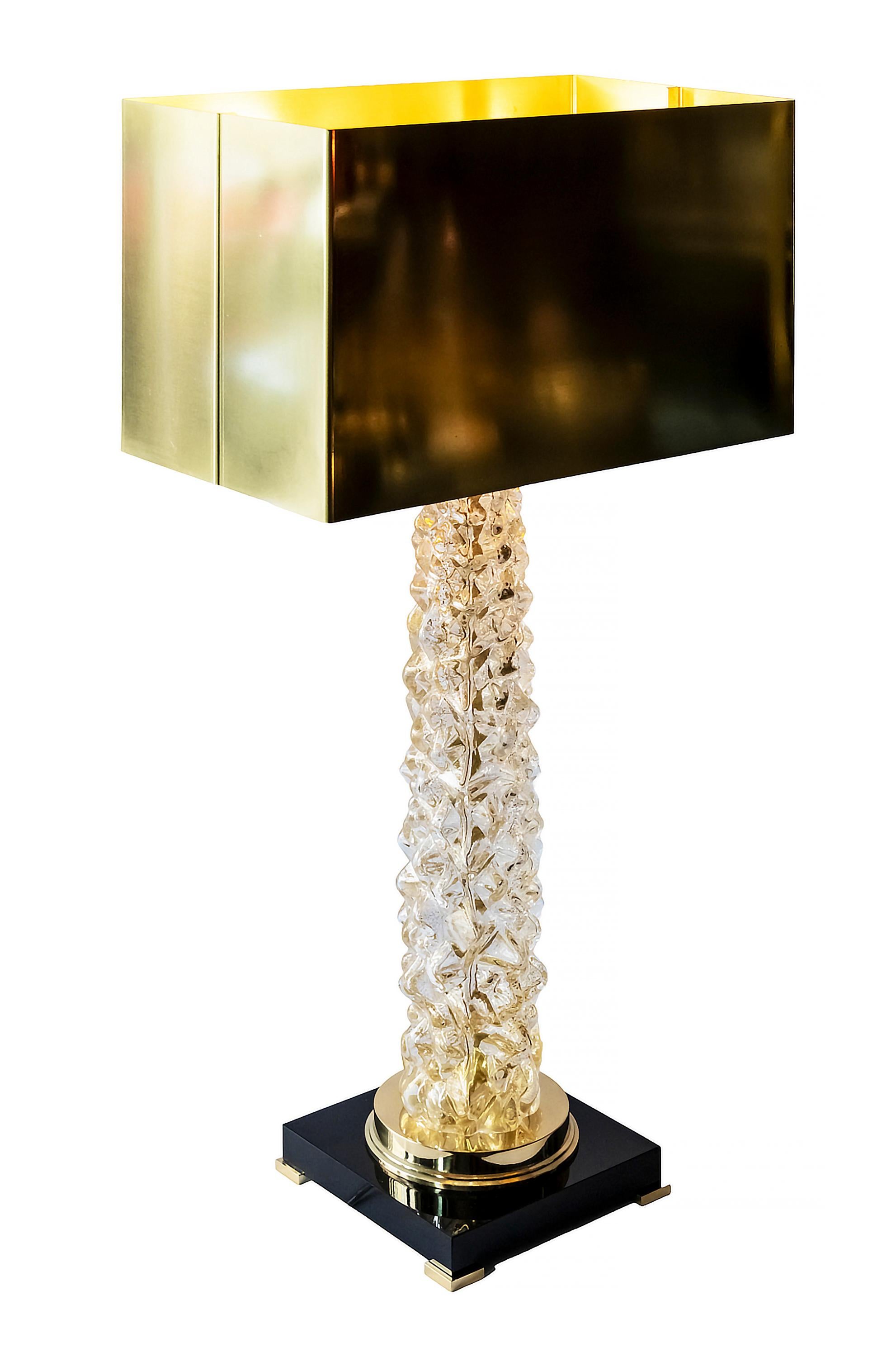 Hand-Crafted Pair of Italian Table Lamps in Murano Glass and Brass Shades For Sale