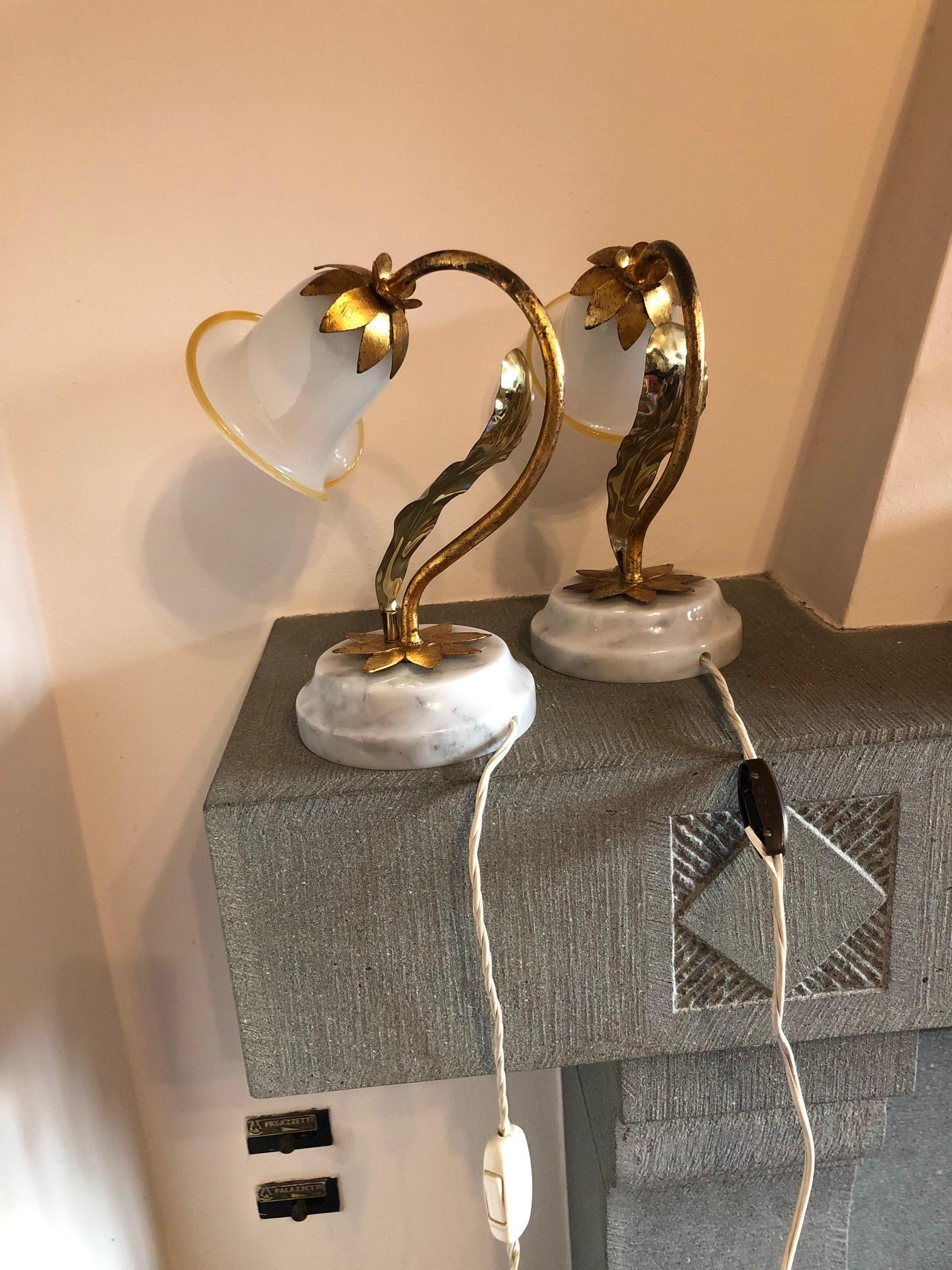 Paar italienische Tischlampen mit Sockel aus Carrara-Marmor im Angebot 4