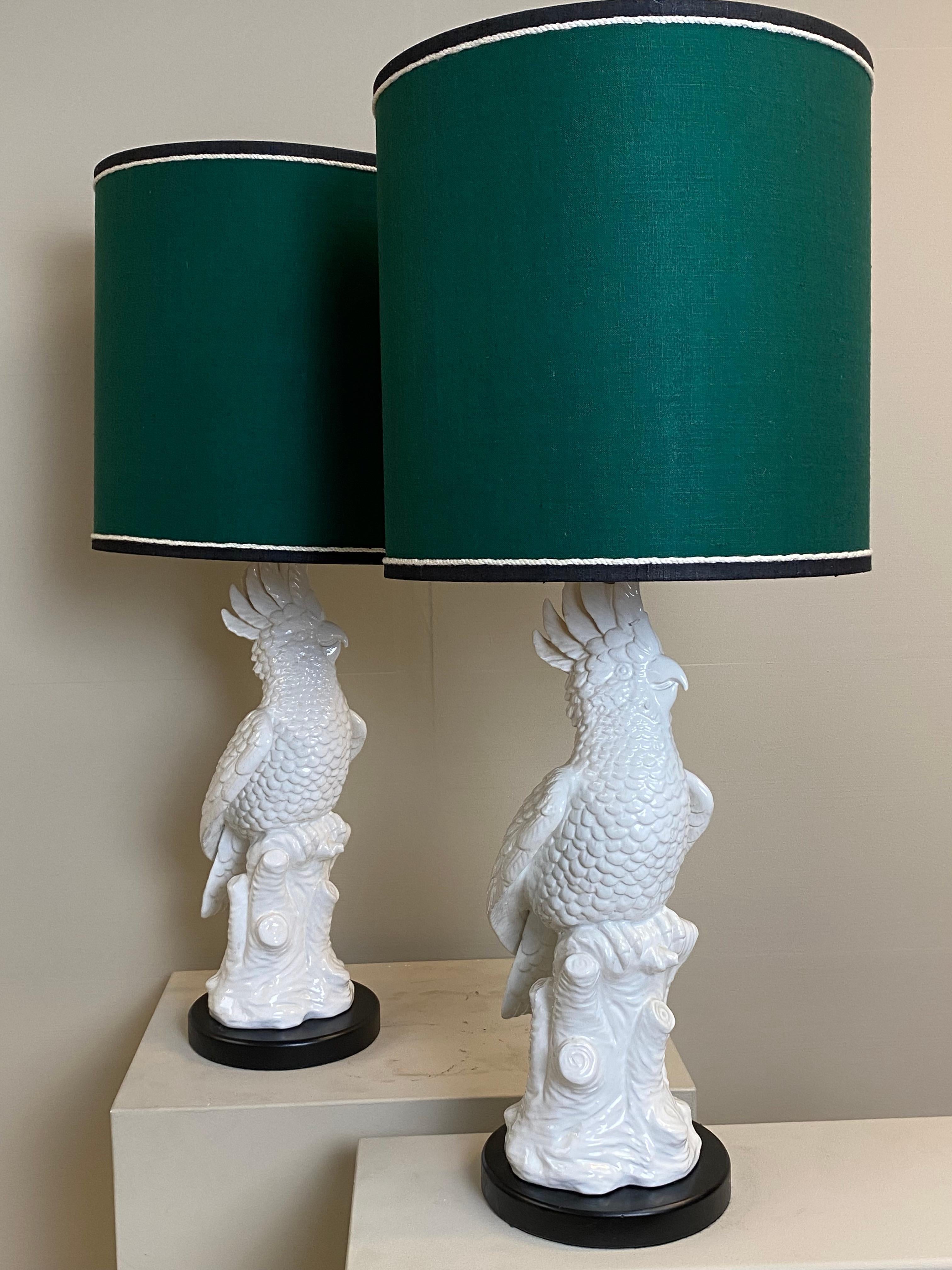  Mid Century Modern, Parrot Table Lamps in White Porcelain, Italy, 1970s. For Sale 5