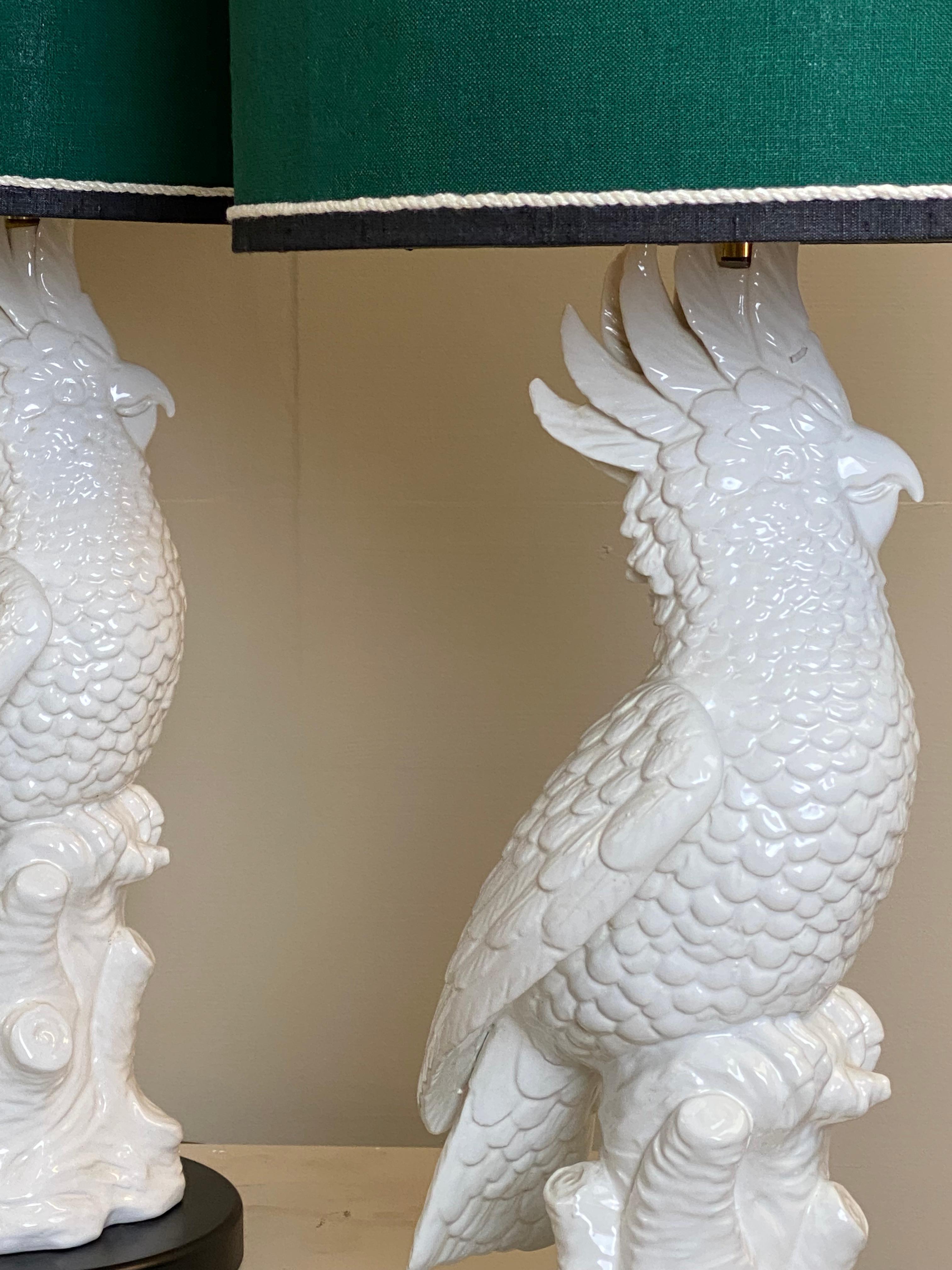  Mid Century Modern, Parrot Table Lamps in White Porcelain, Italy, 1970s. In Excellent Condition For Sale In Schellebelle, BE