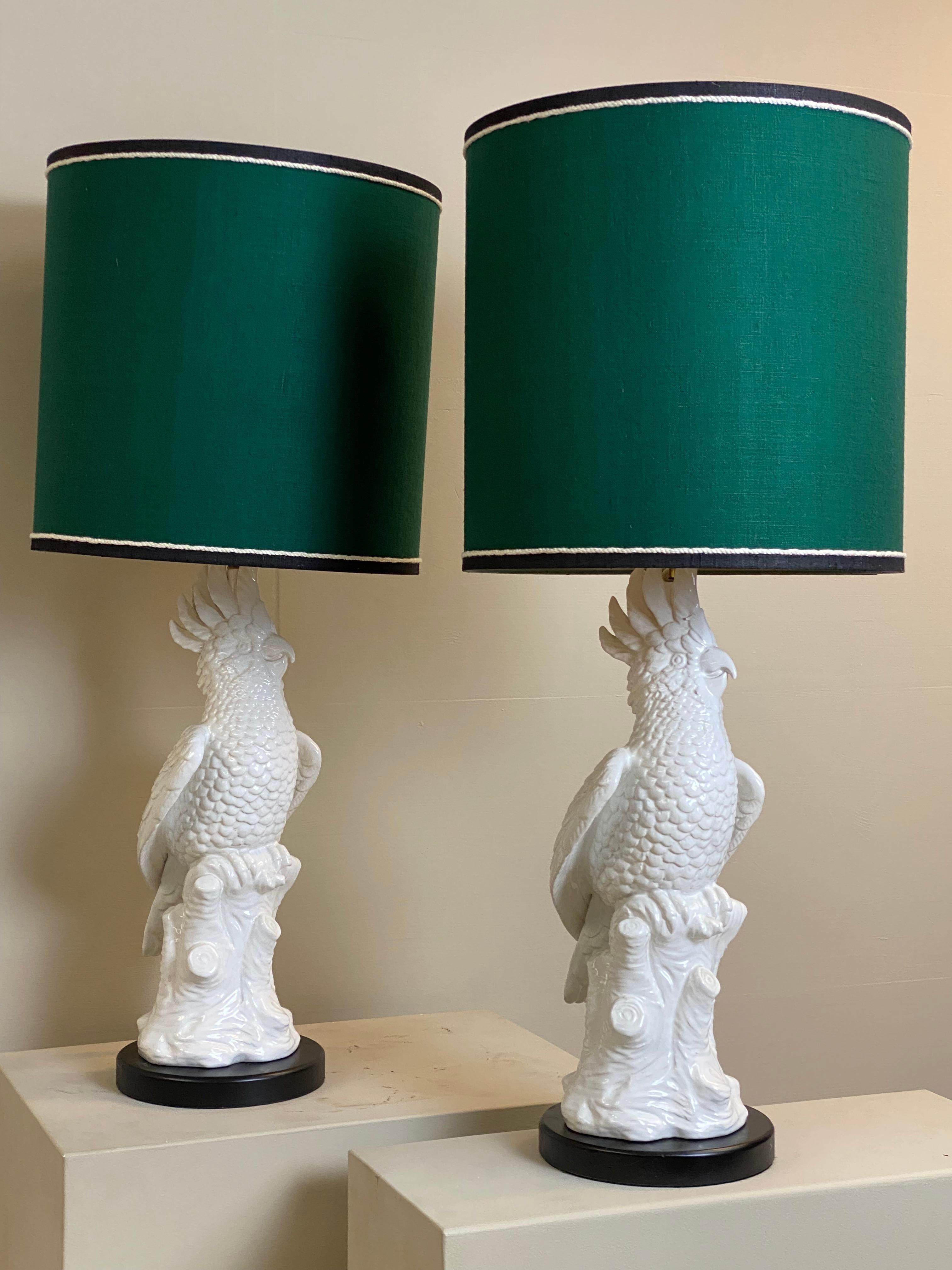  Mid Century Modern, Parrot Table Lamps in White Porcelain, Italy, 1970s. For Sale 1