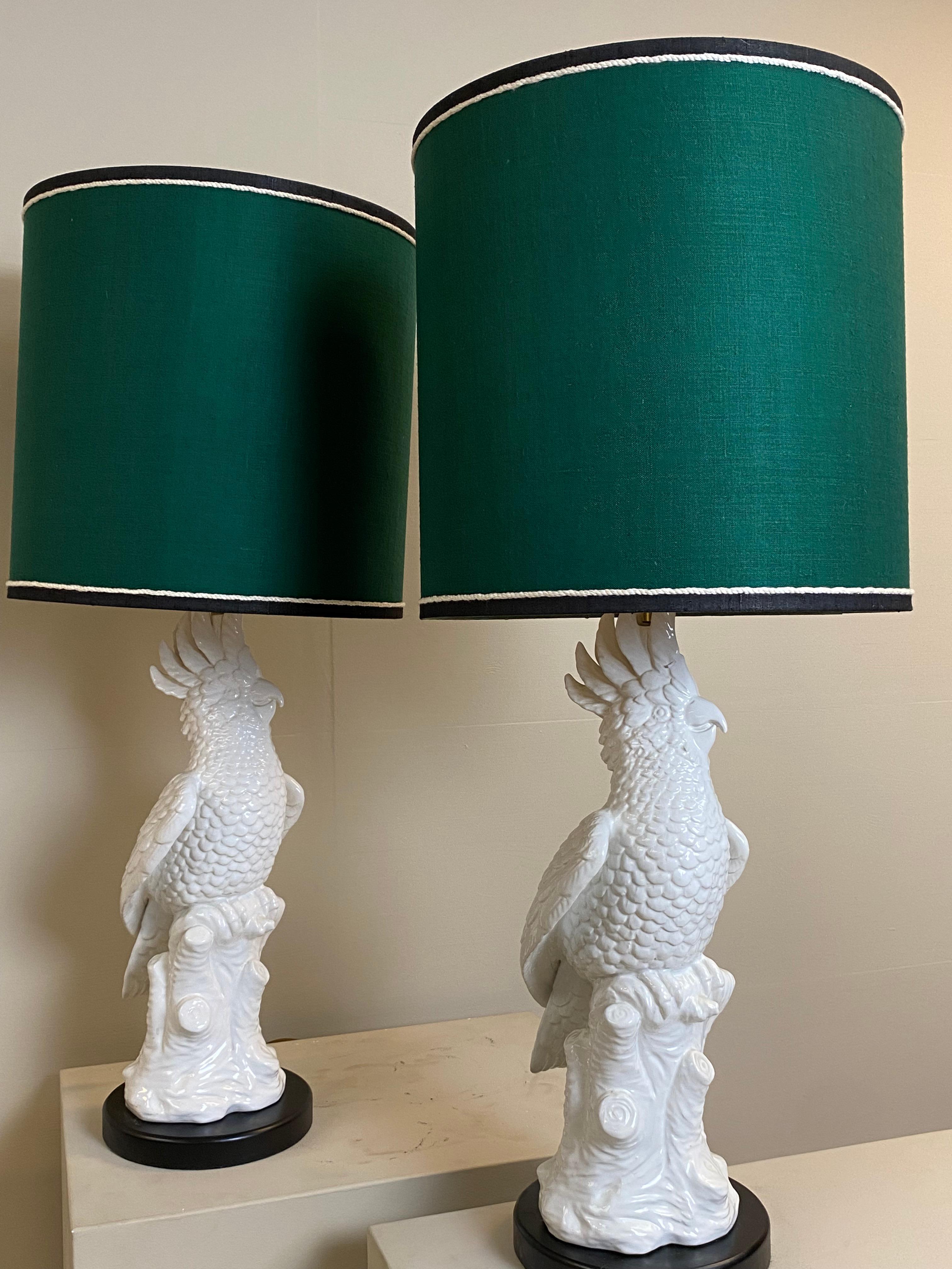  Mid Century Modern, Parrot Table Lamps in White Porcelain, Italy, 1970s. For Sale 2