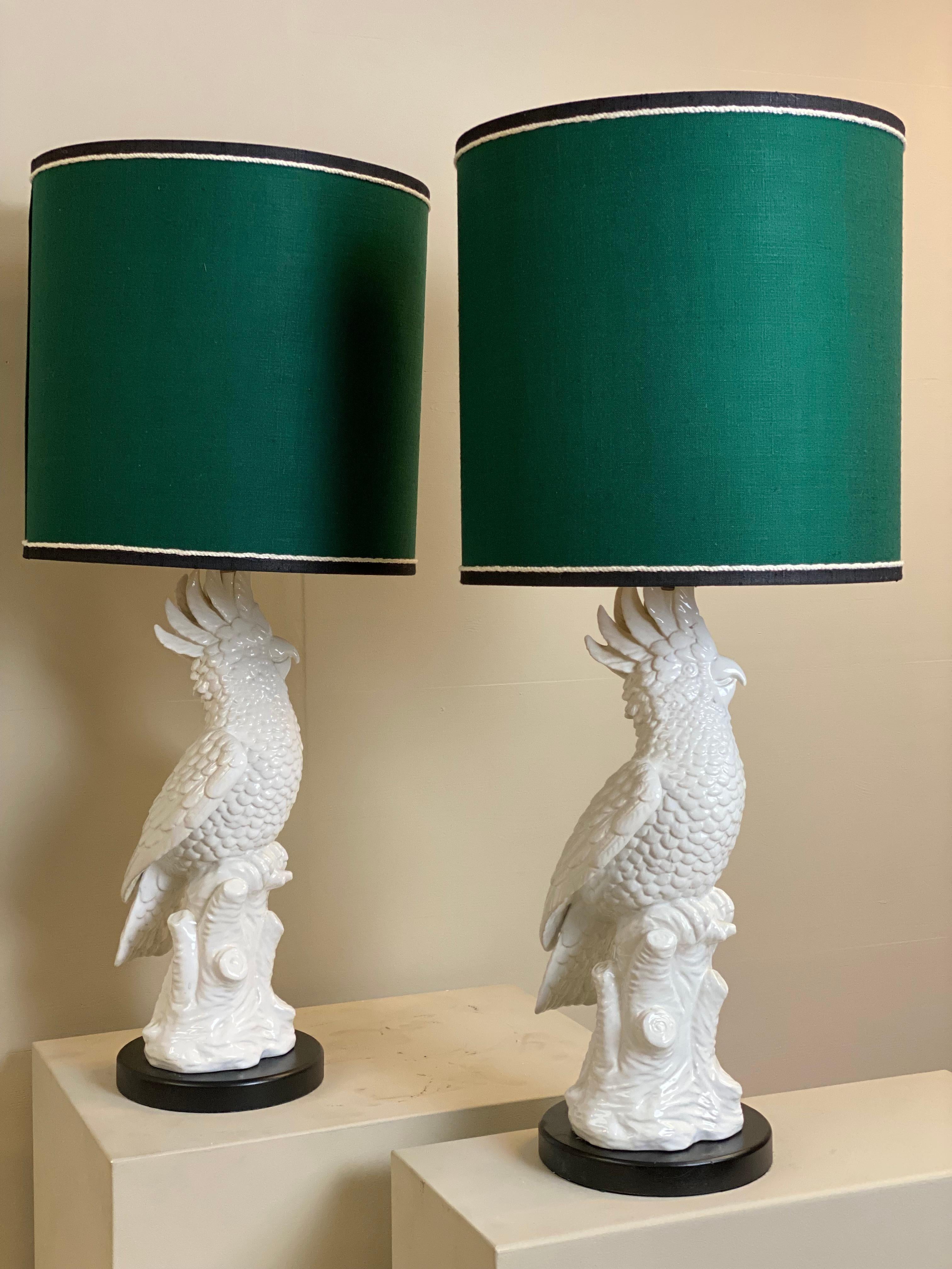  Mid Century Modern, Parrot Table Lamps in White Porcelain, Italy, 1970s. For Sale 3