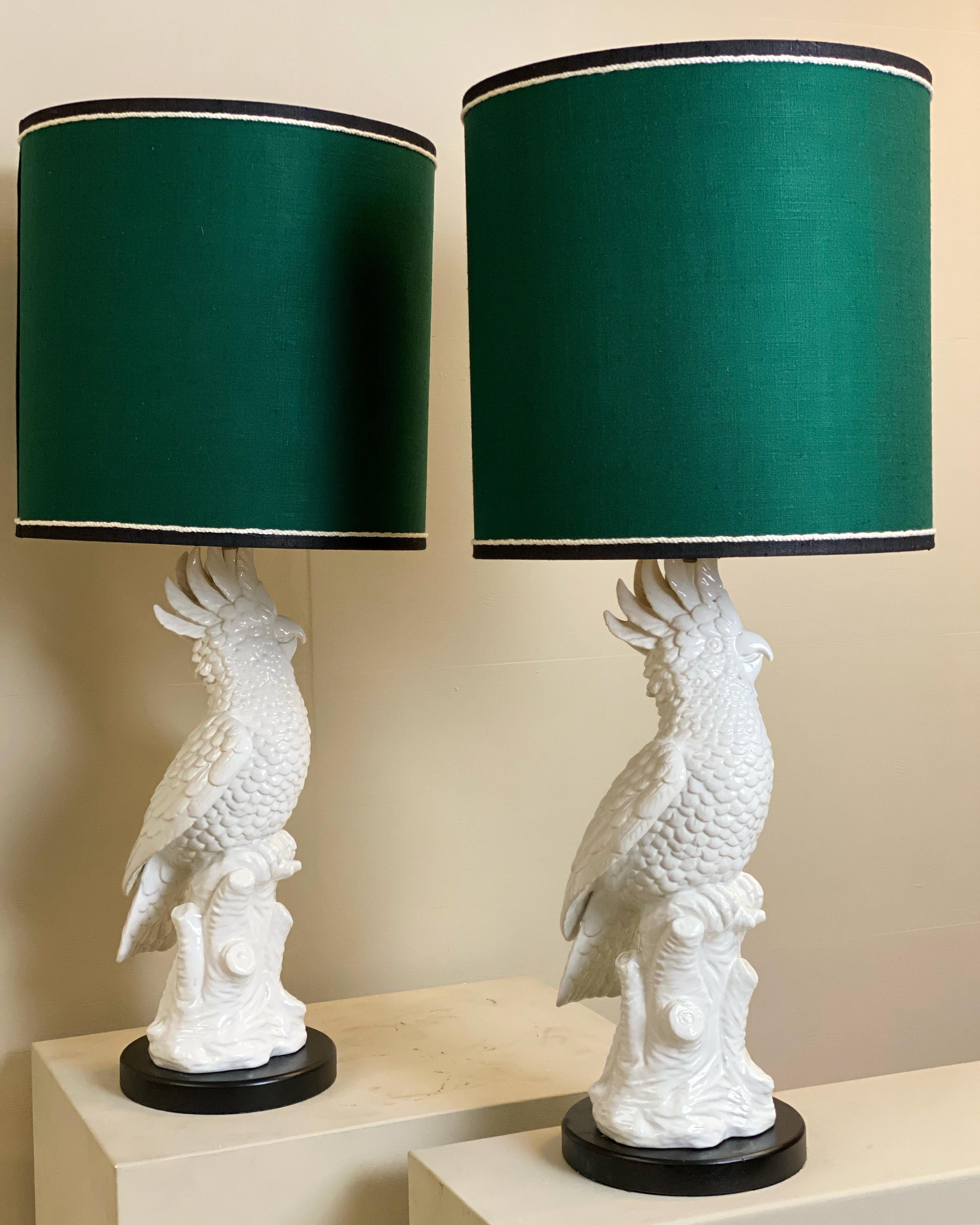  Mid Century Modern, Parrot Table Lamps in White Porcelain, Italy, 1970s. For Sale 4