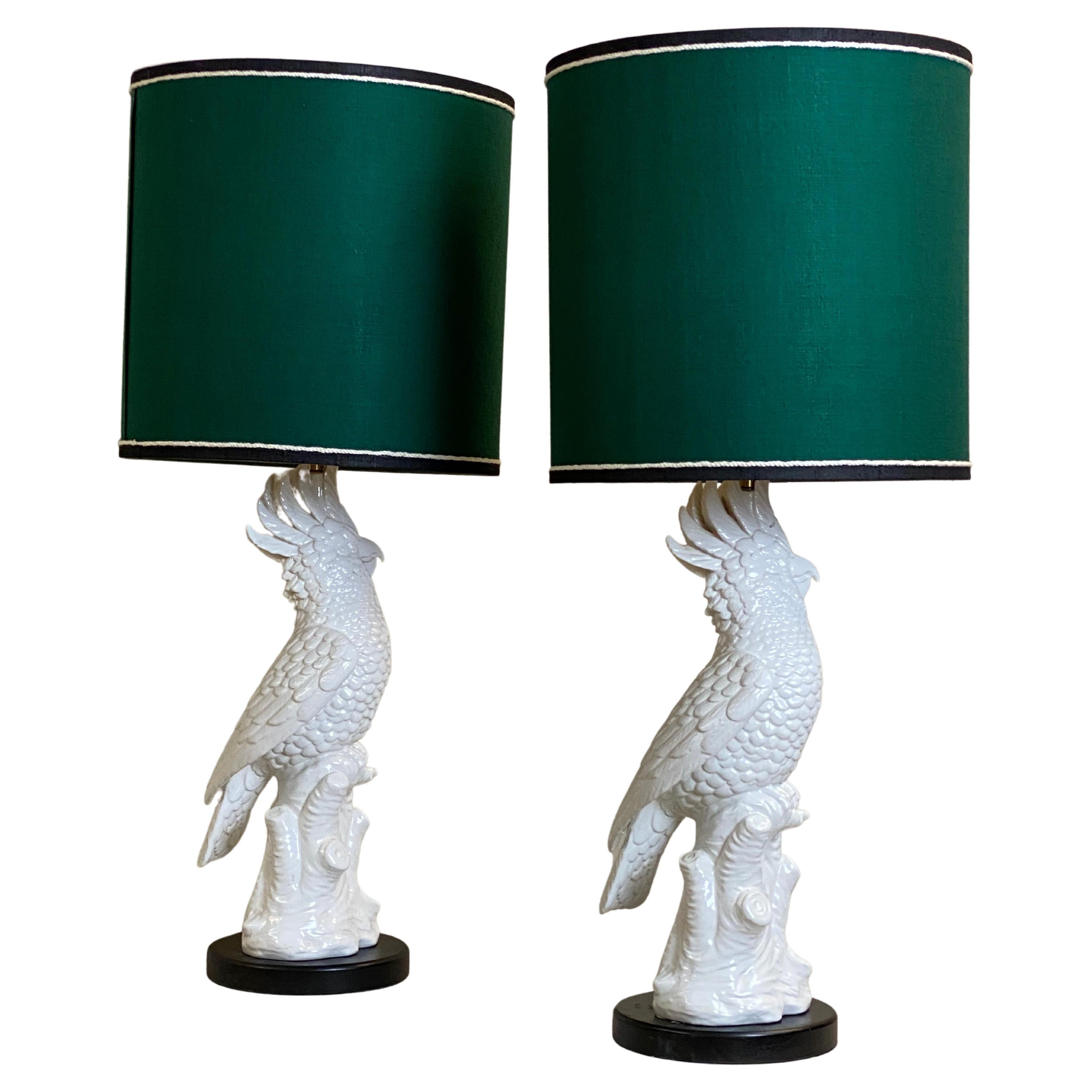  Mid-Century Modern, Papageien-Tischlampen aus weißem Porzellan, Italien, 1970er Jahre.