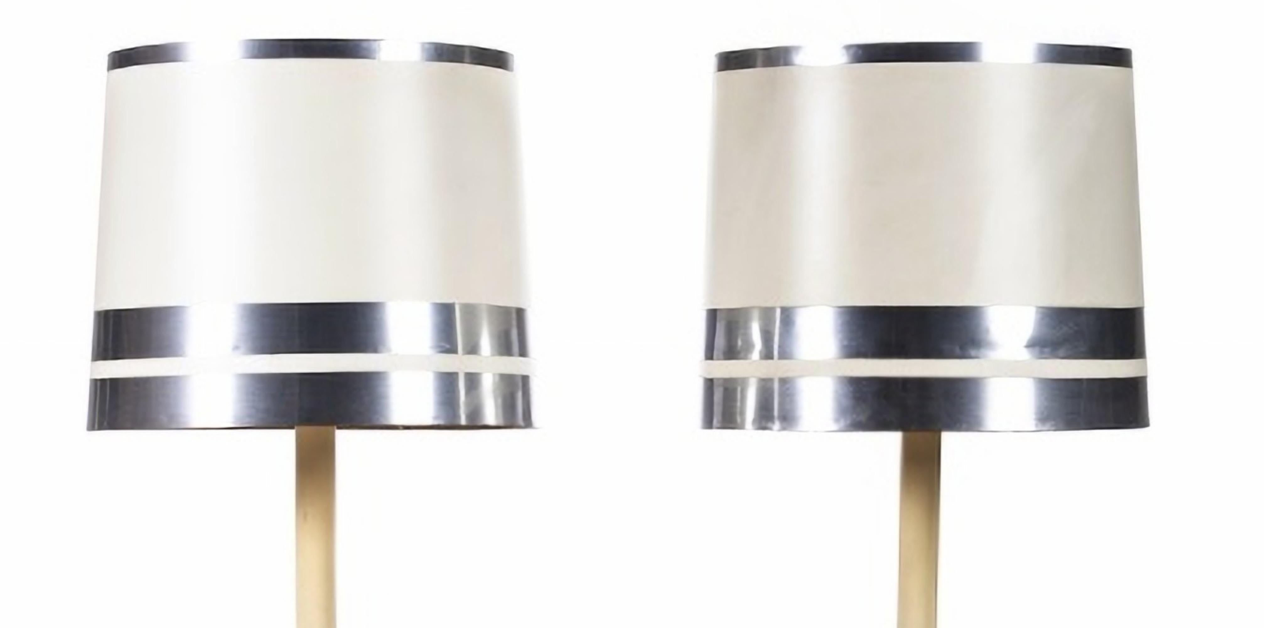 Moderne Paire de grands lampadaires italiens du 20ème siècle en vente