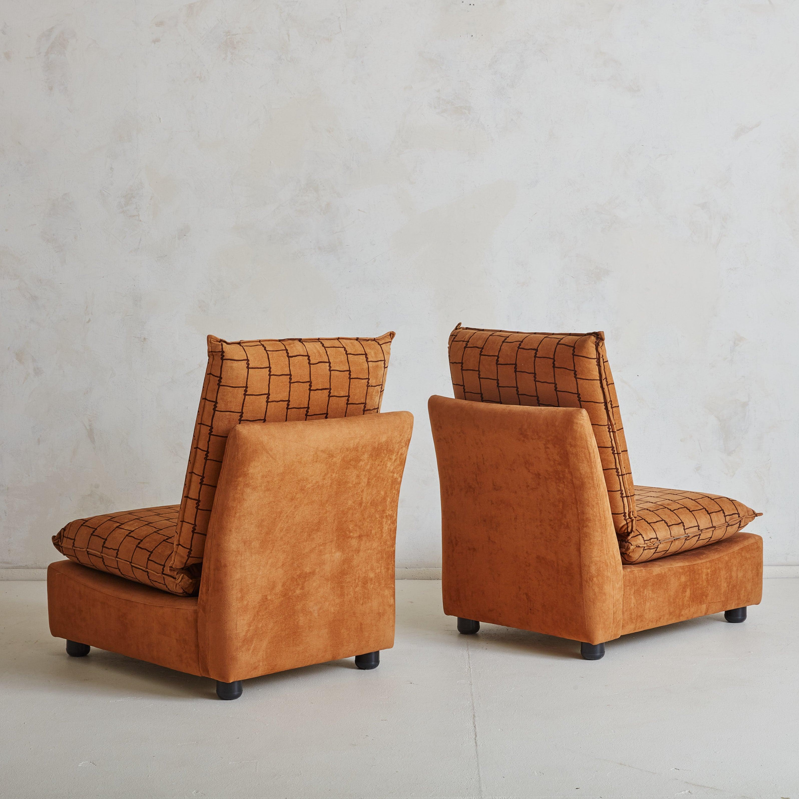 Moderne Paire de chaises longues italiennes brun clair à motif de grille, années 1970 en vente