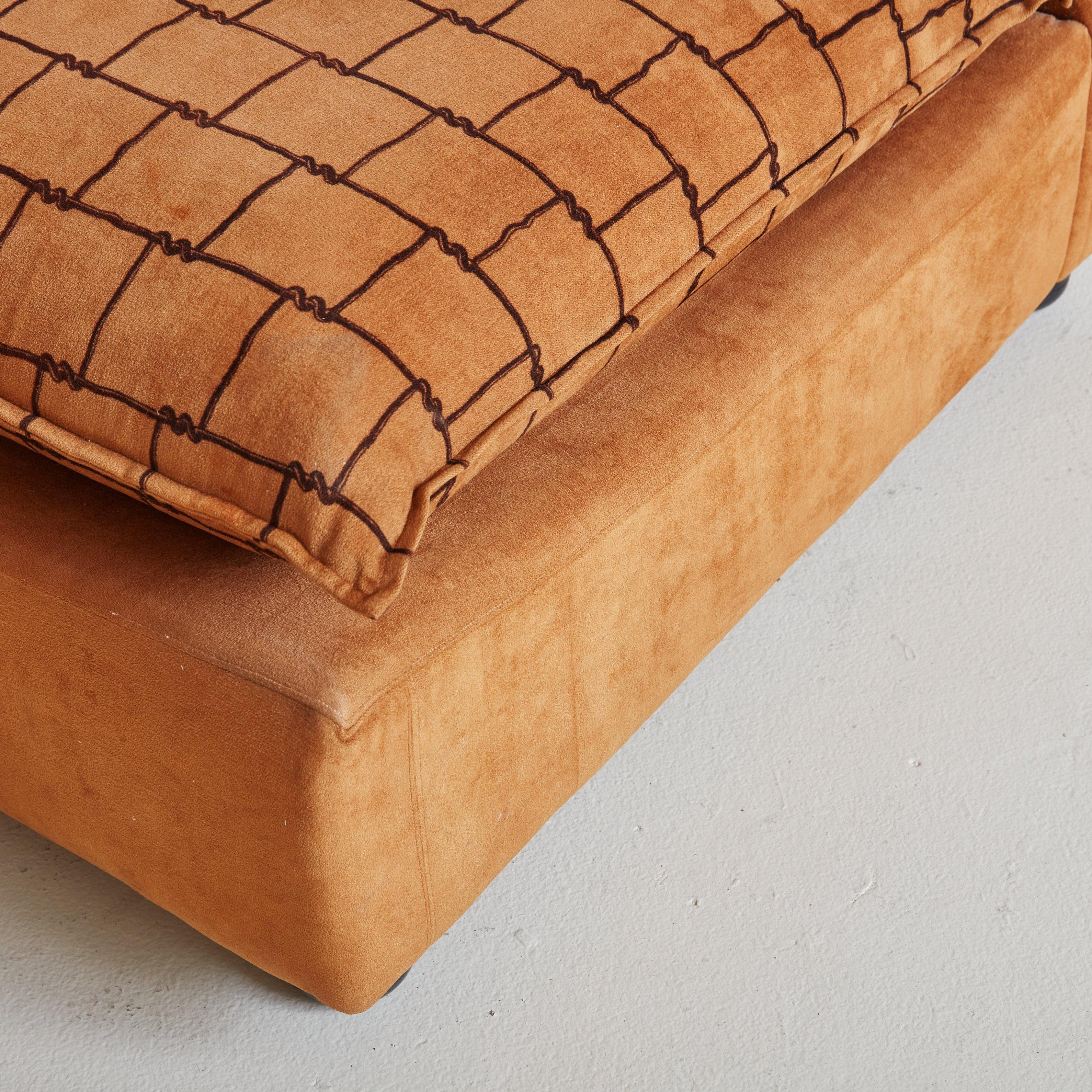 Paire de chaises longues italiennes brun clair à motif de grille, années 1970 en vente 3