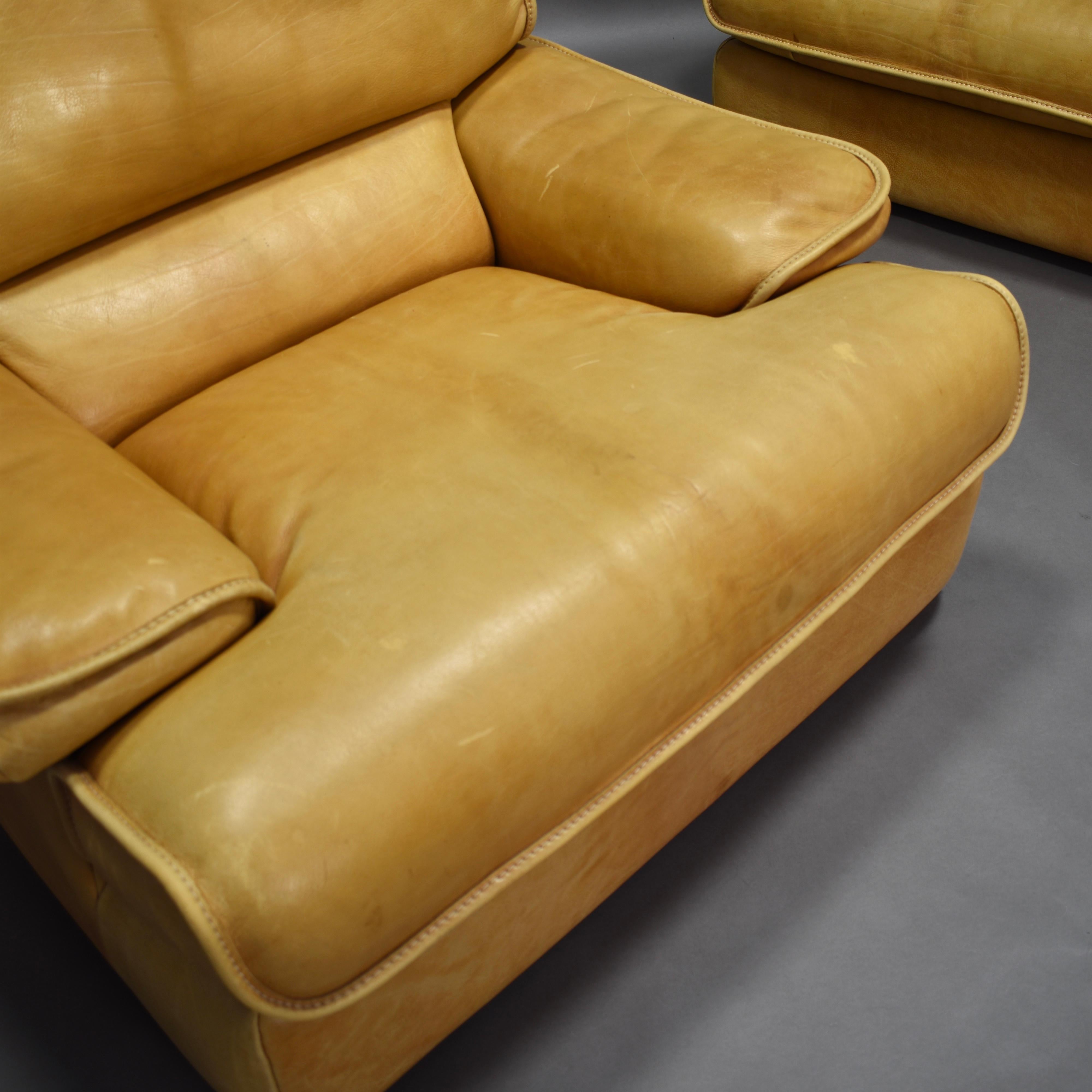 Pair of Italian Tan Leather Club Lounge Armchairs, circa 1970 2