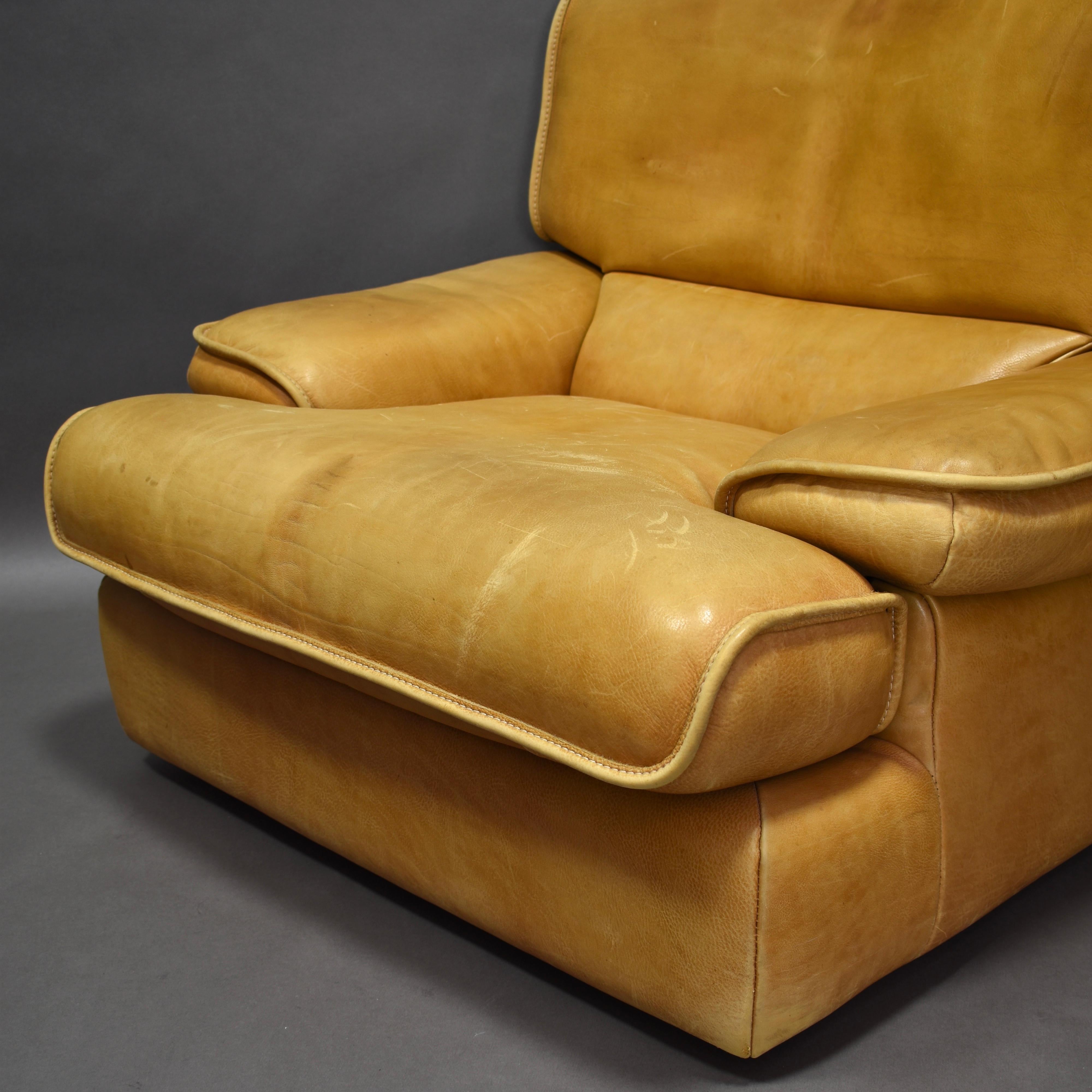 Pair of Italian Tan Leather Club Lounge Armchairs, circa 1970 3
