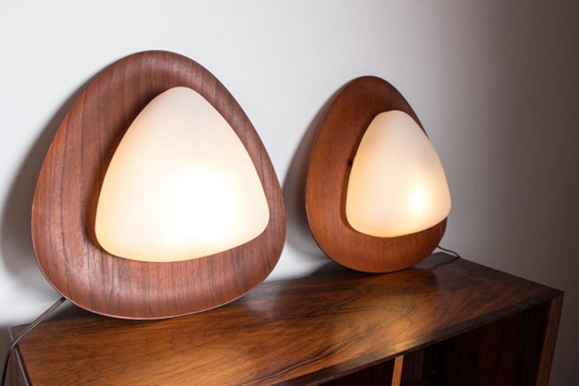 Paar italienische Wandleuchten aus Teakholz und Opalin von Goffredo Reggiani 1960. im Angebot 3
