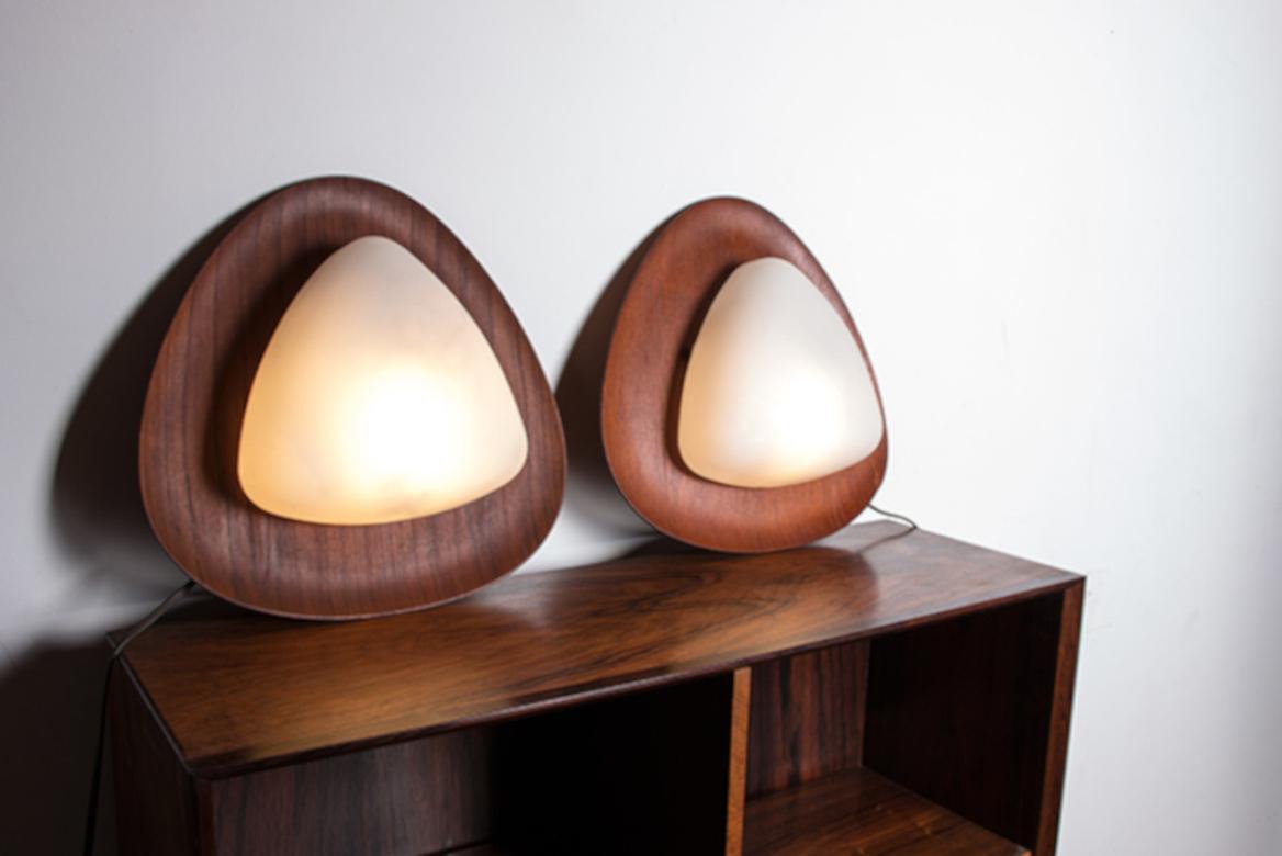 Paar italienische Wandleuchten aus Teakholz und Opalin von Goffredo Reggiani 1960. im Angebot 4