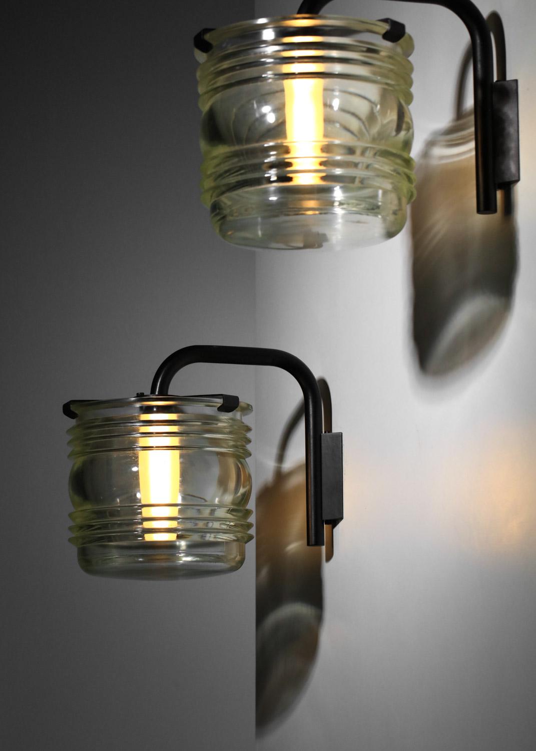 Brass Pair of Italian Tito Agnoli glass wall lights from the 1960s For Sale