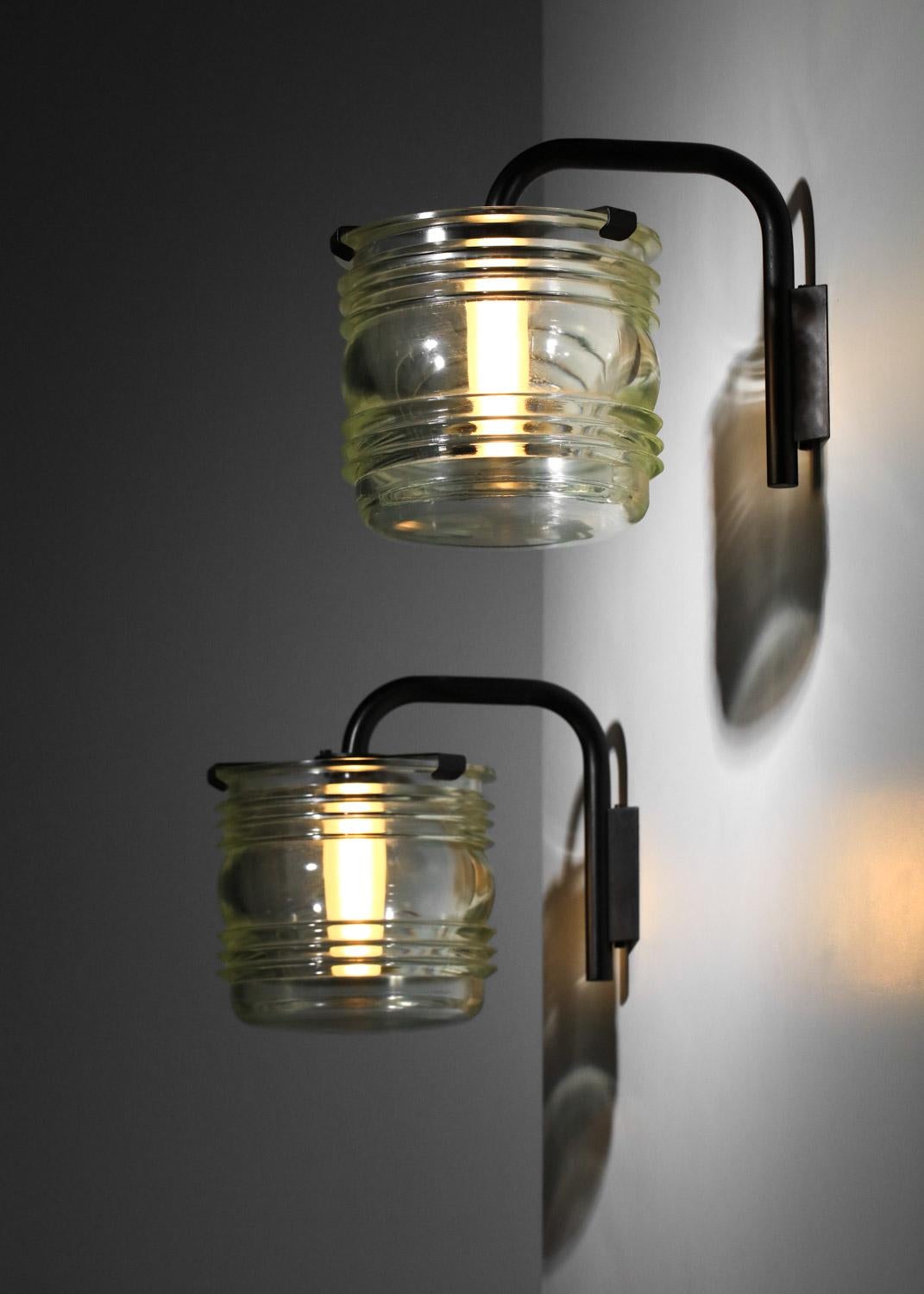Pair of Italian Tito Agnoli glass wall lights from the 1960s For Sale 1