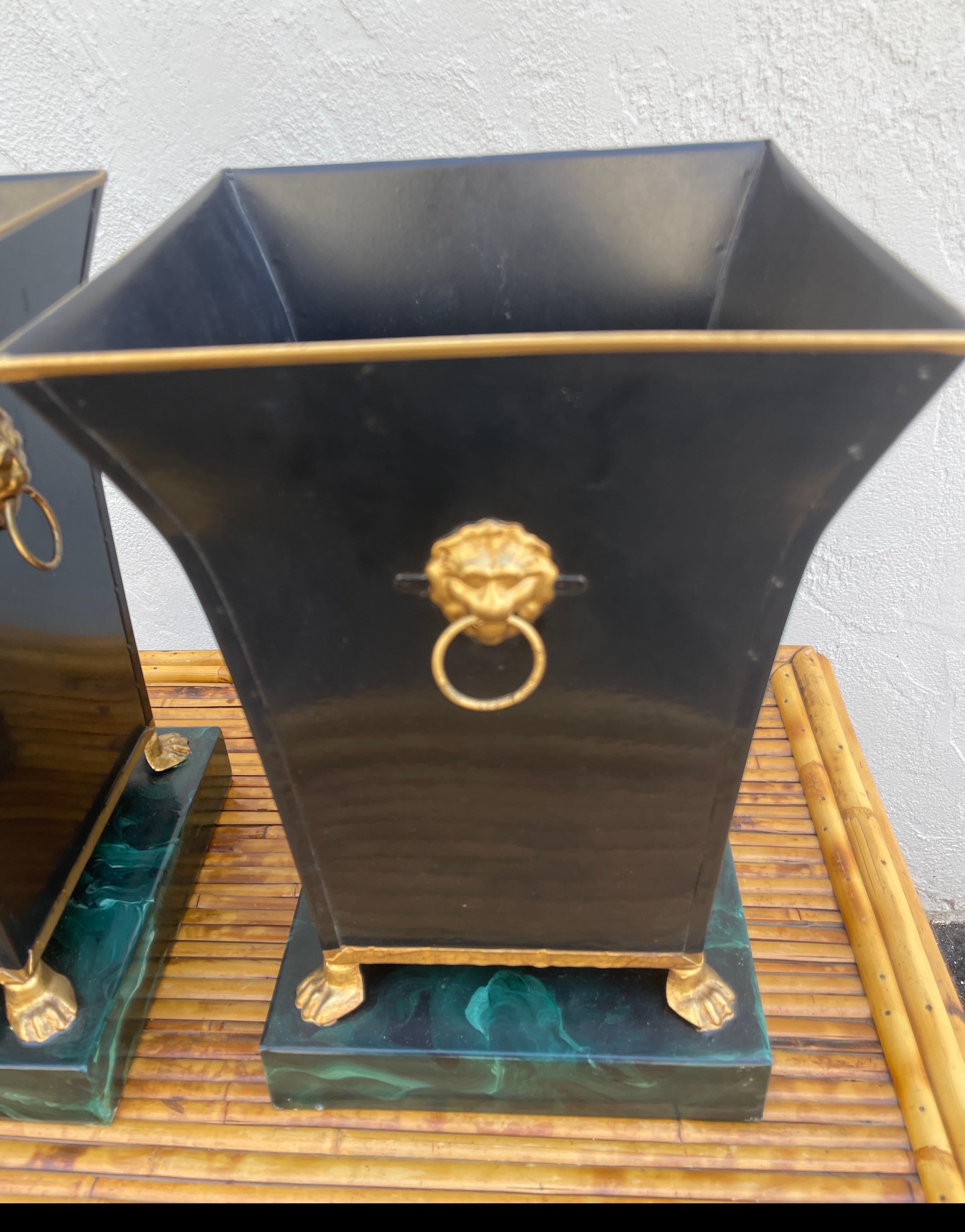 Pair of Italian Tole Cachepots In Good Condition For Sale In West Palm Beach, FL
