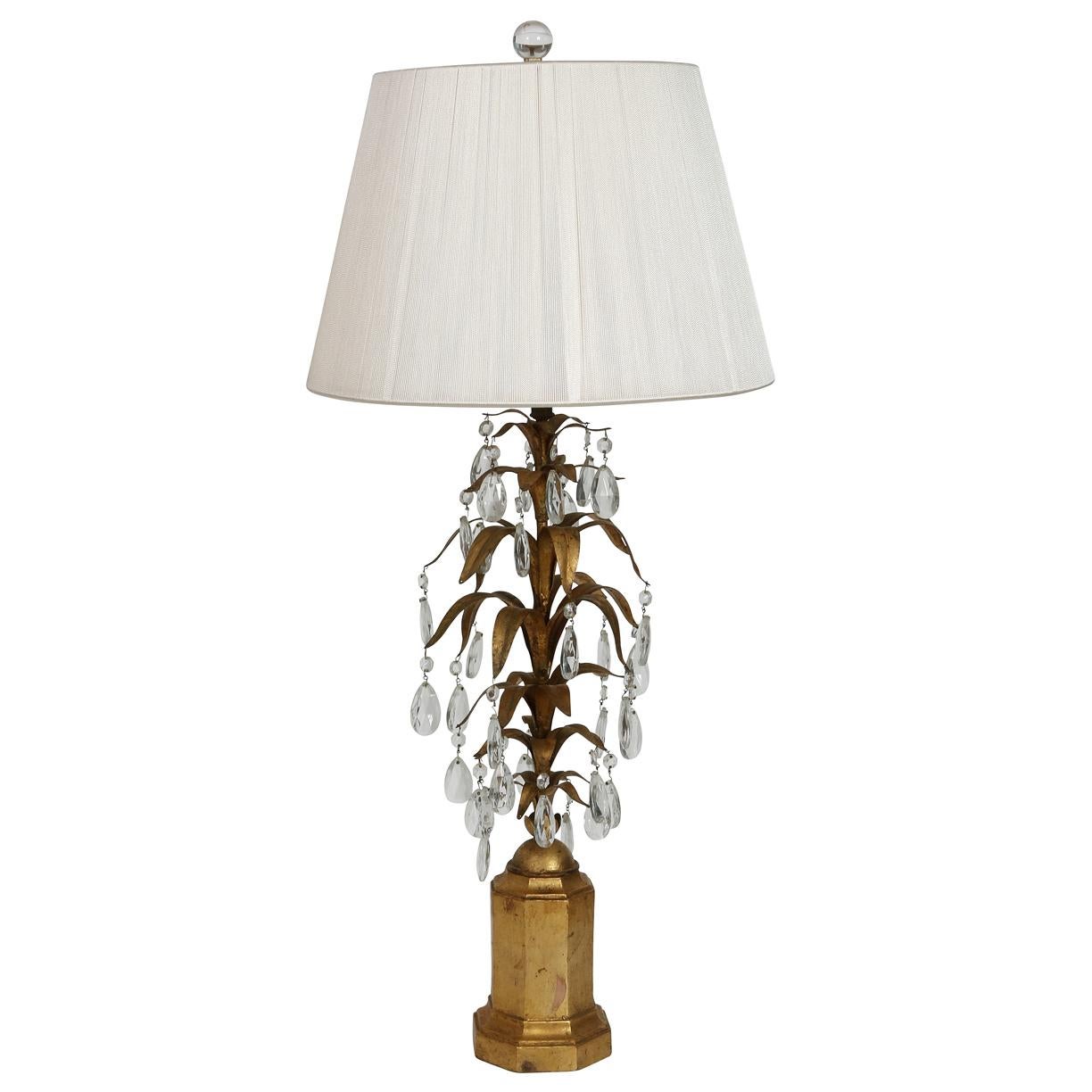 Paar italienische Tole-Lampen mit vergoldeten Blättern und Kristallen im Zustand „Gut“ im Angebot in Locust Valley, NY