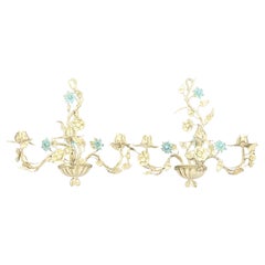 Pareja de apliques italianos de metal tole con velas de flores