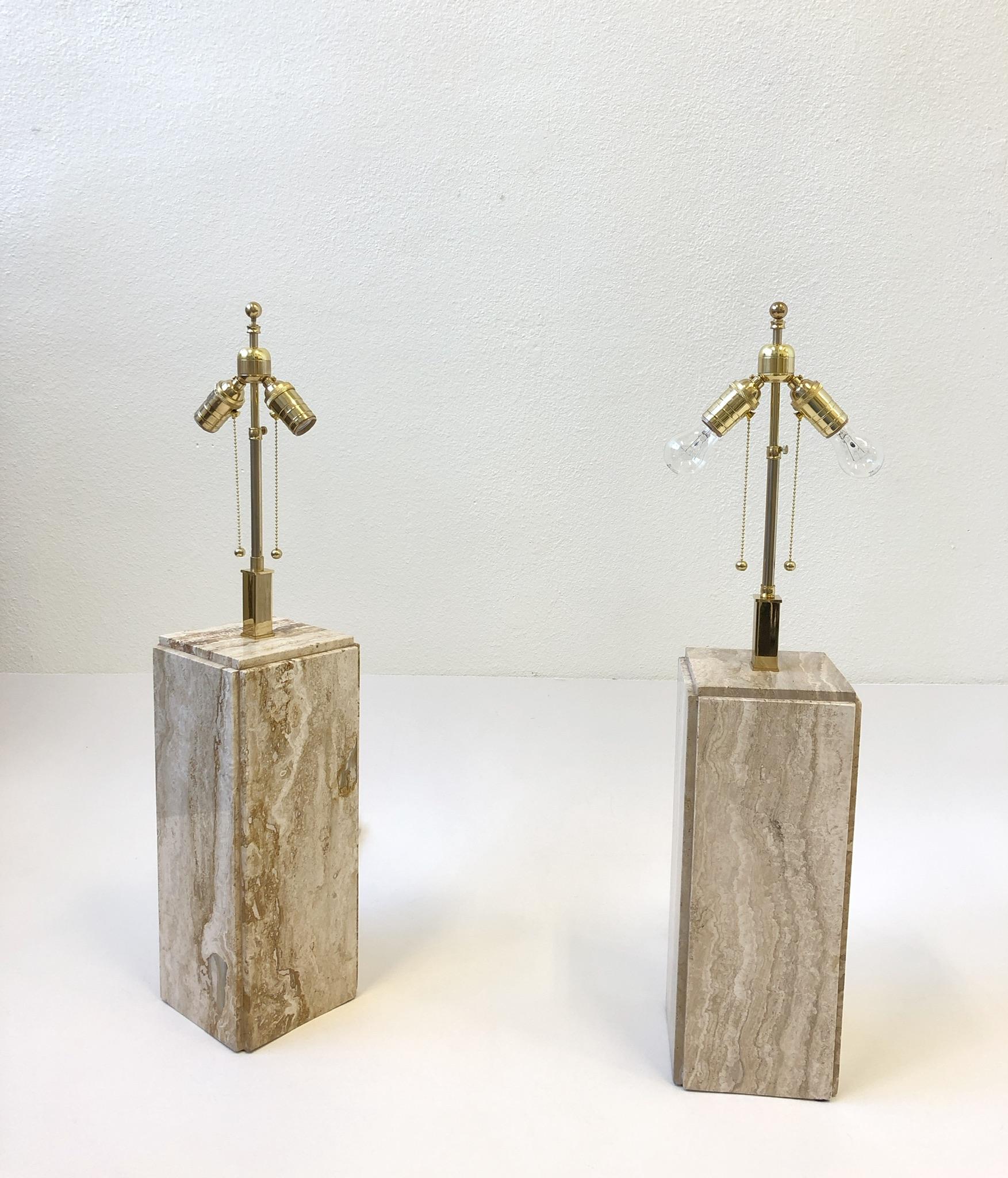 Late 20th Century Pair of Italian Travertine and Brass Table Lamps by Raymor 